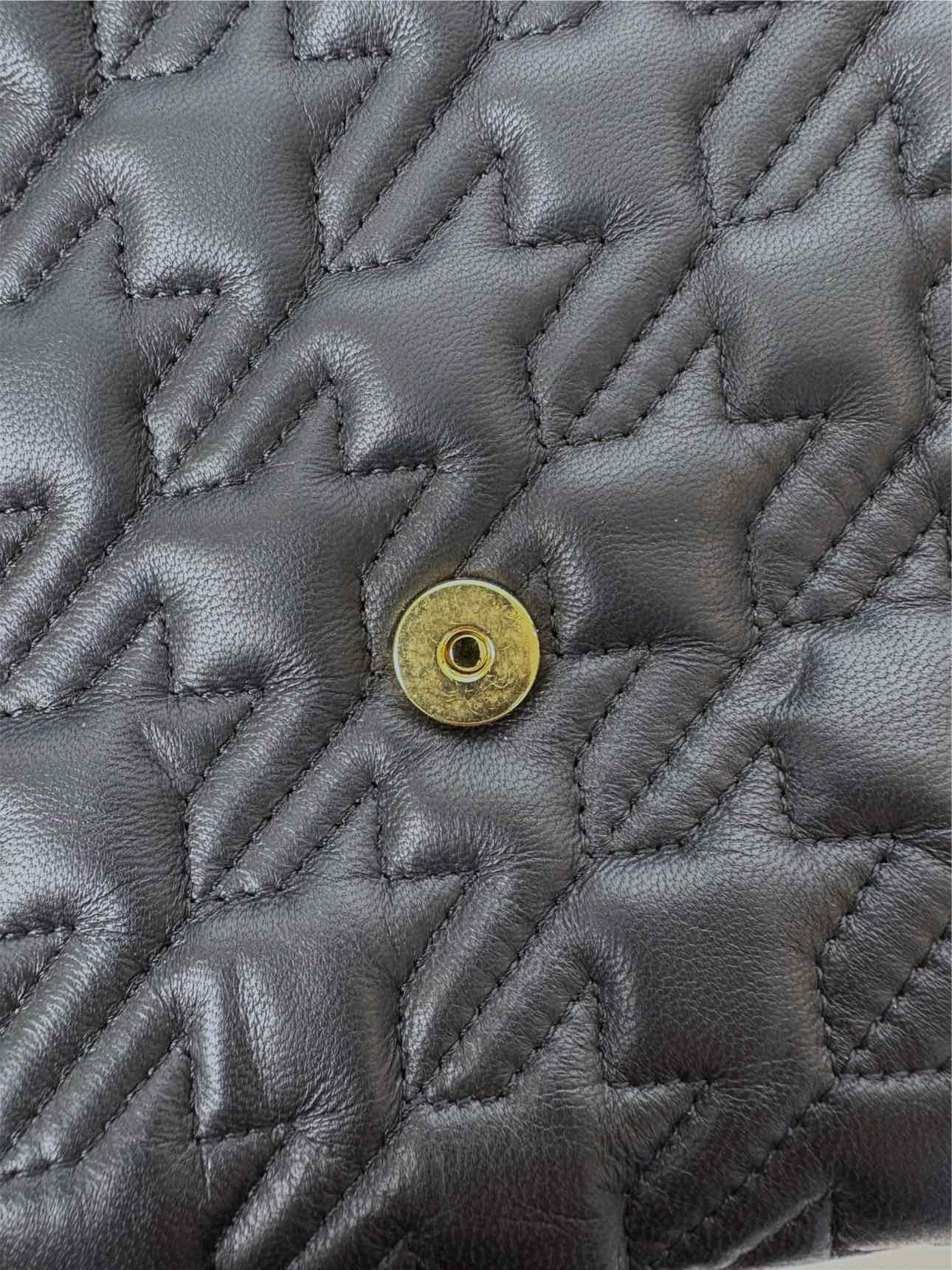 Alexander Mcqueen Quilted Leather Double Skull Purse - Image 9