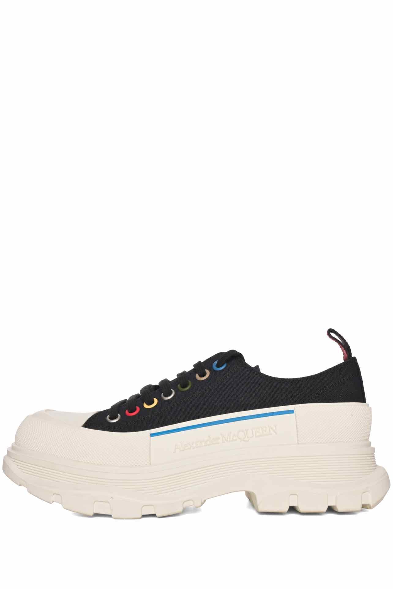 Alexander Mcqueen Size 42 Tread Slick Low Lace Up Sneaker - Image 3