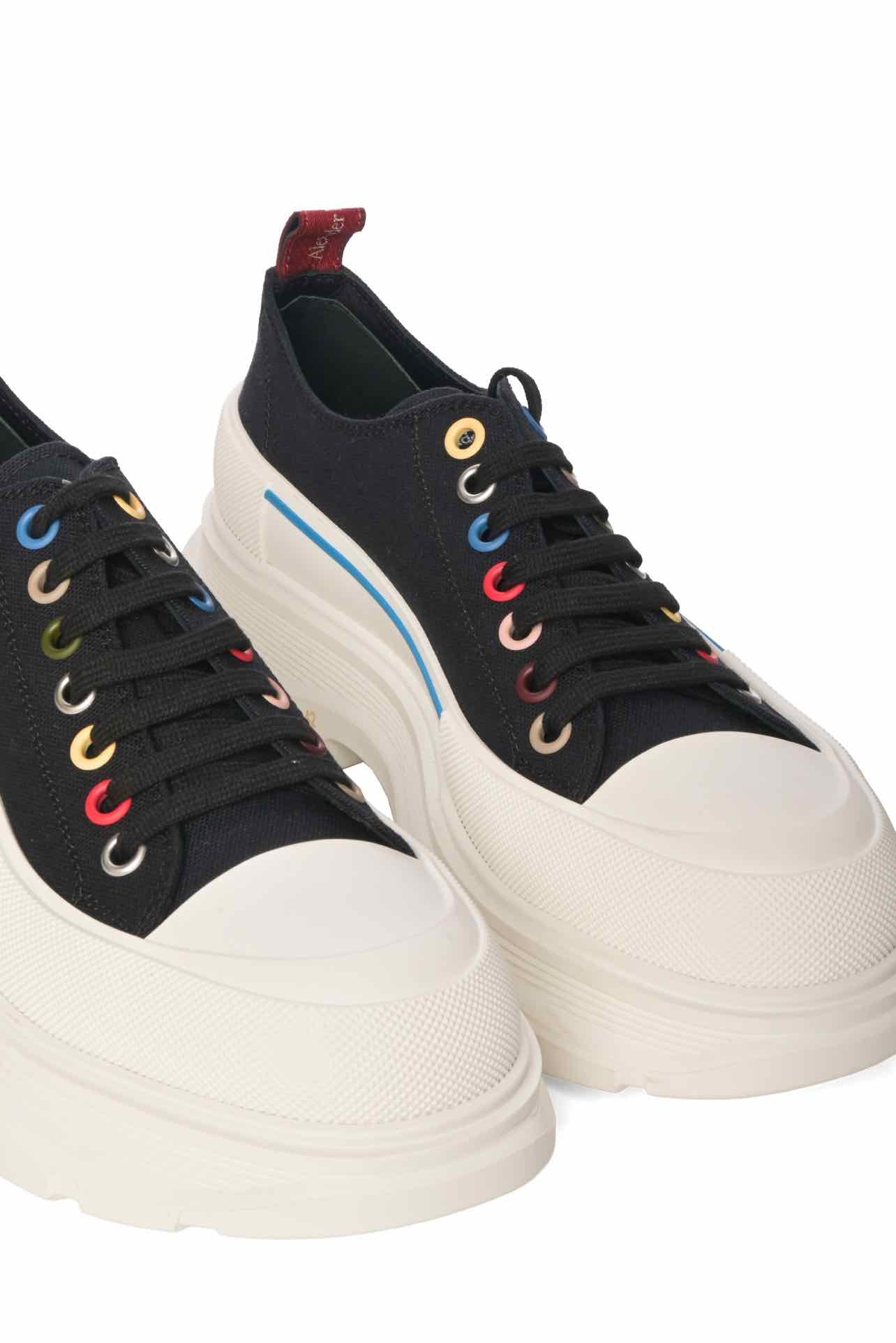Alexander Mcqueen Size 42 Tread Slick Low Lace Up Sneaker - Image 4