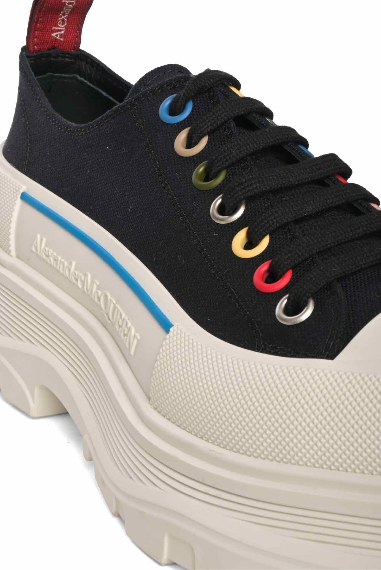 Alexander Mcqueen Size 42 Tread Slick Low Lace Up Sneaker - Image 5