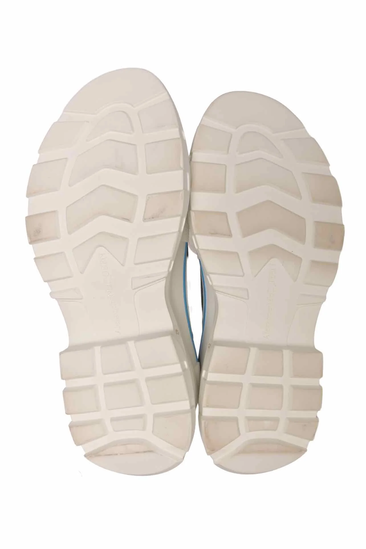 Alexander Mcqueen Size 42 Tread Slick Low Lace Up Sneaker - Image 7