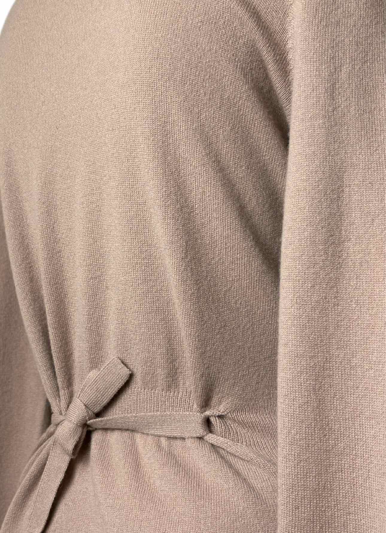 Black Goat Size M Sweater - Image 7