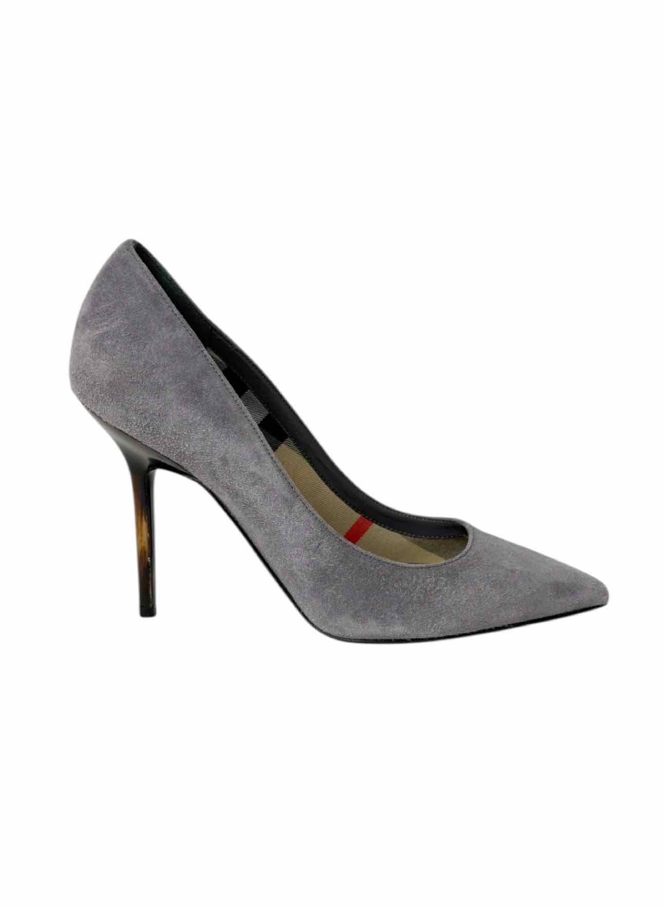 Burberry Size 35 Suede Pumps
