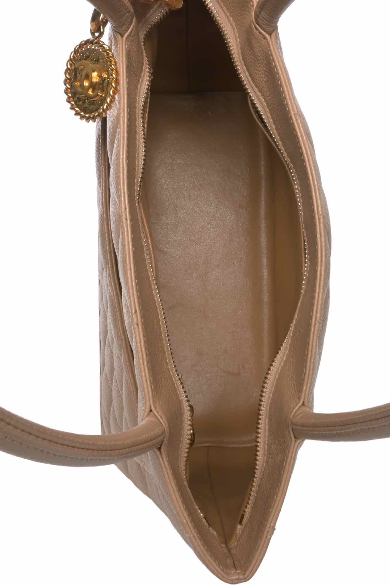 Chanel 2002-2003 Caviar Medallion Tote - Image 9