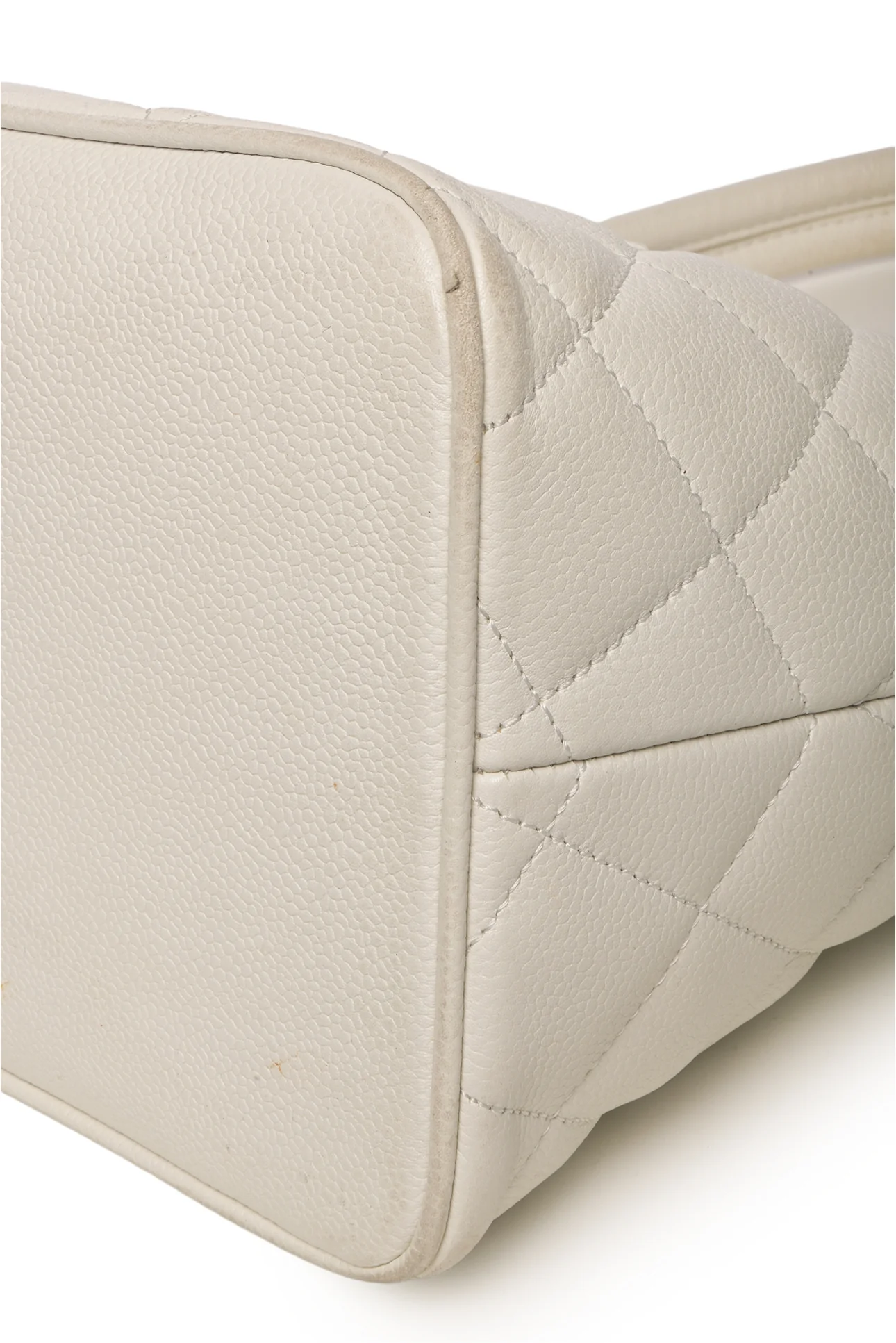 Chanel 2008-2009 Quilted Caviar Medallion Tote - Image 6