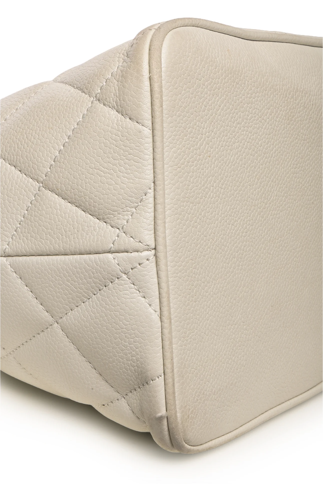 Chanel 2008-2009 Quilted Caviar Medallion Tote - Image 7