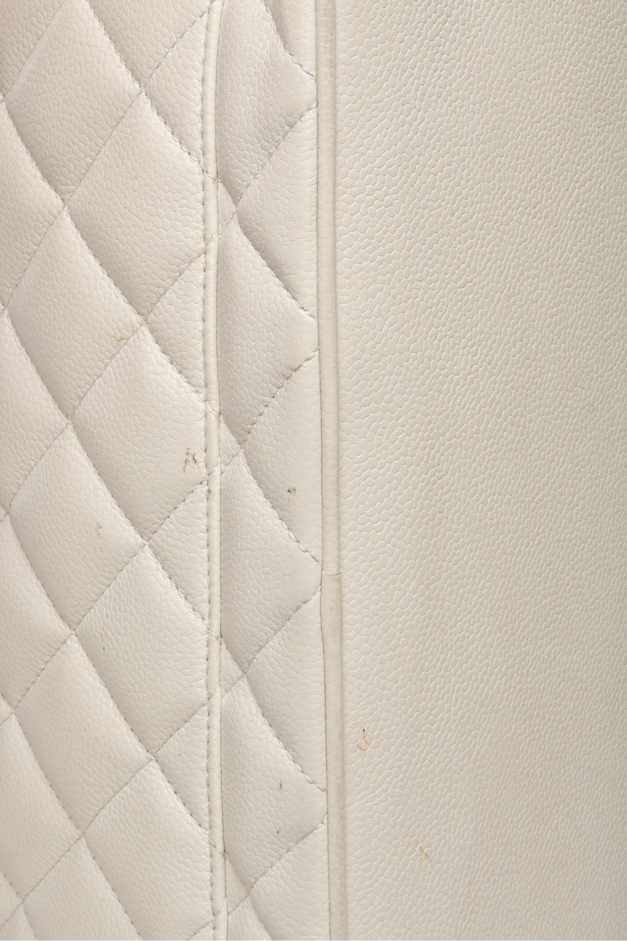 Chanel 2008-2009 Quilted Caviar Medallion Tote - Image 8
