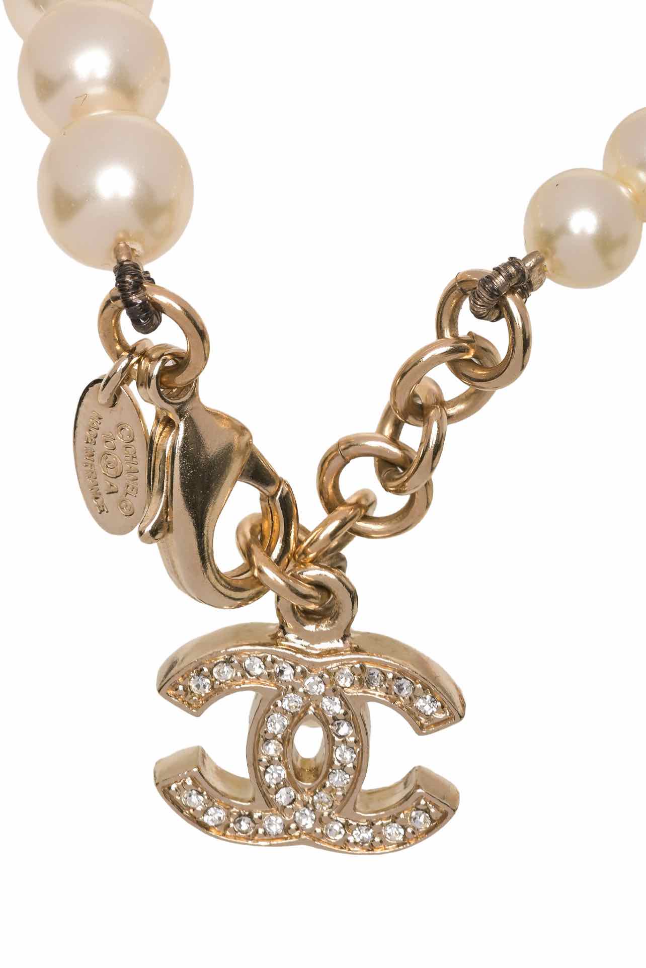 Chanel 2010 Faux Pearl & Crystal CC Charm Bracelet - Image 3