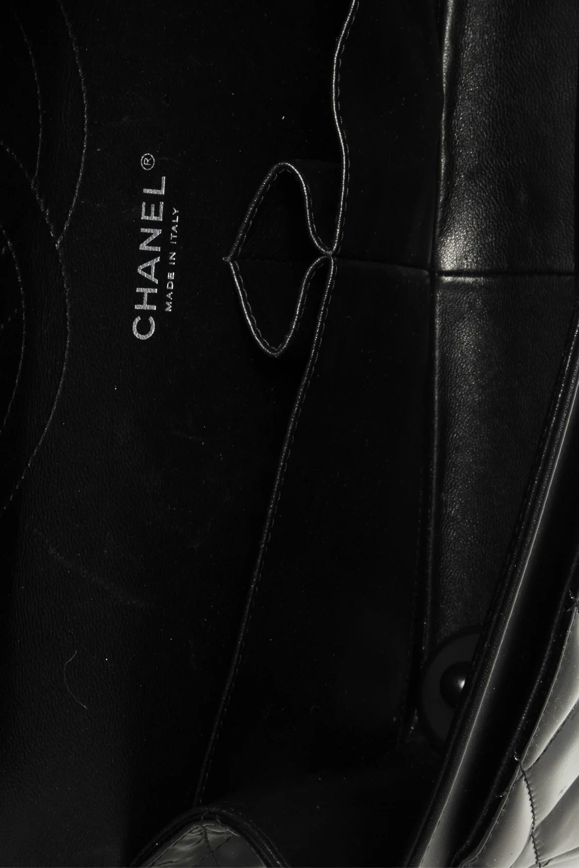Chanel 2012 Quilted Patent Leather Jumbo Double Flap Shoulder Bag - Image 6