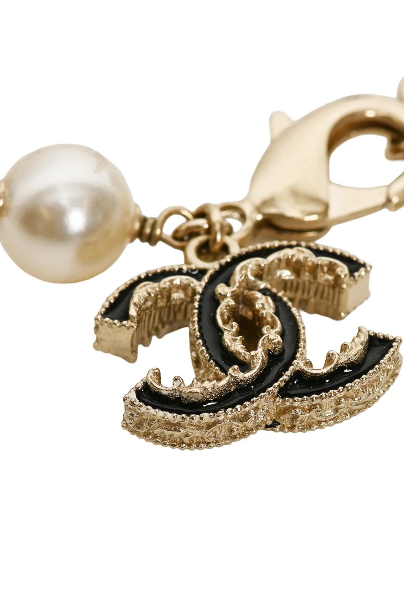 Chanel 2015 Faux Pearl & Black Enamel CC Beaded Bracelet - Image 2