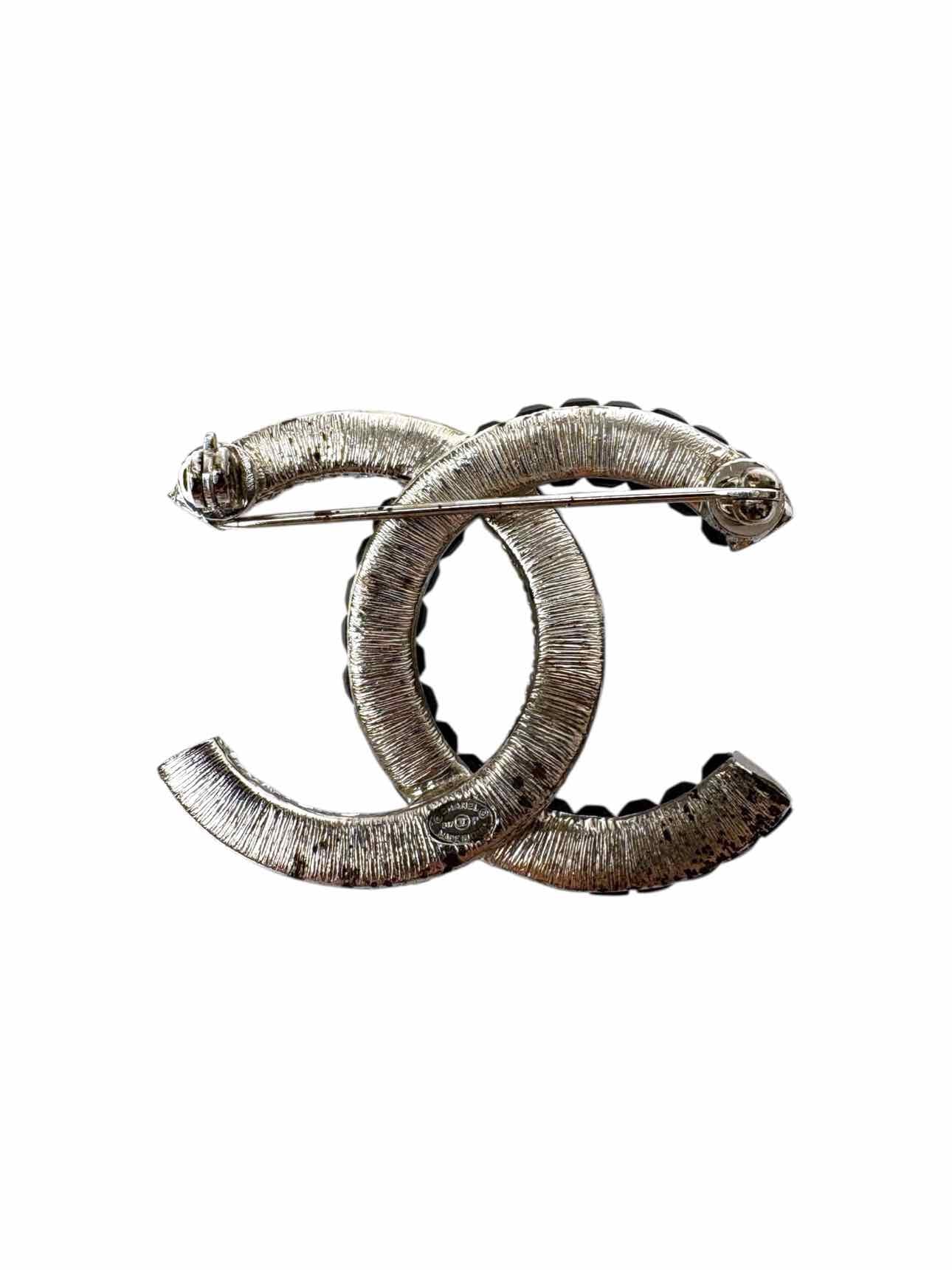 Chanel 2017 CC Logo Rhinestone Pin - Image 2