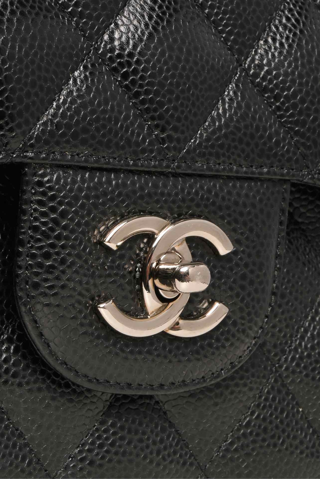 Chanel 2018 Caviar Quilted Jumbo Double Flap Shoulder Bag - Image 3