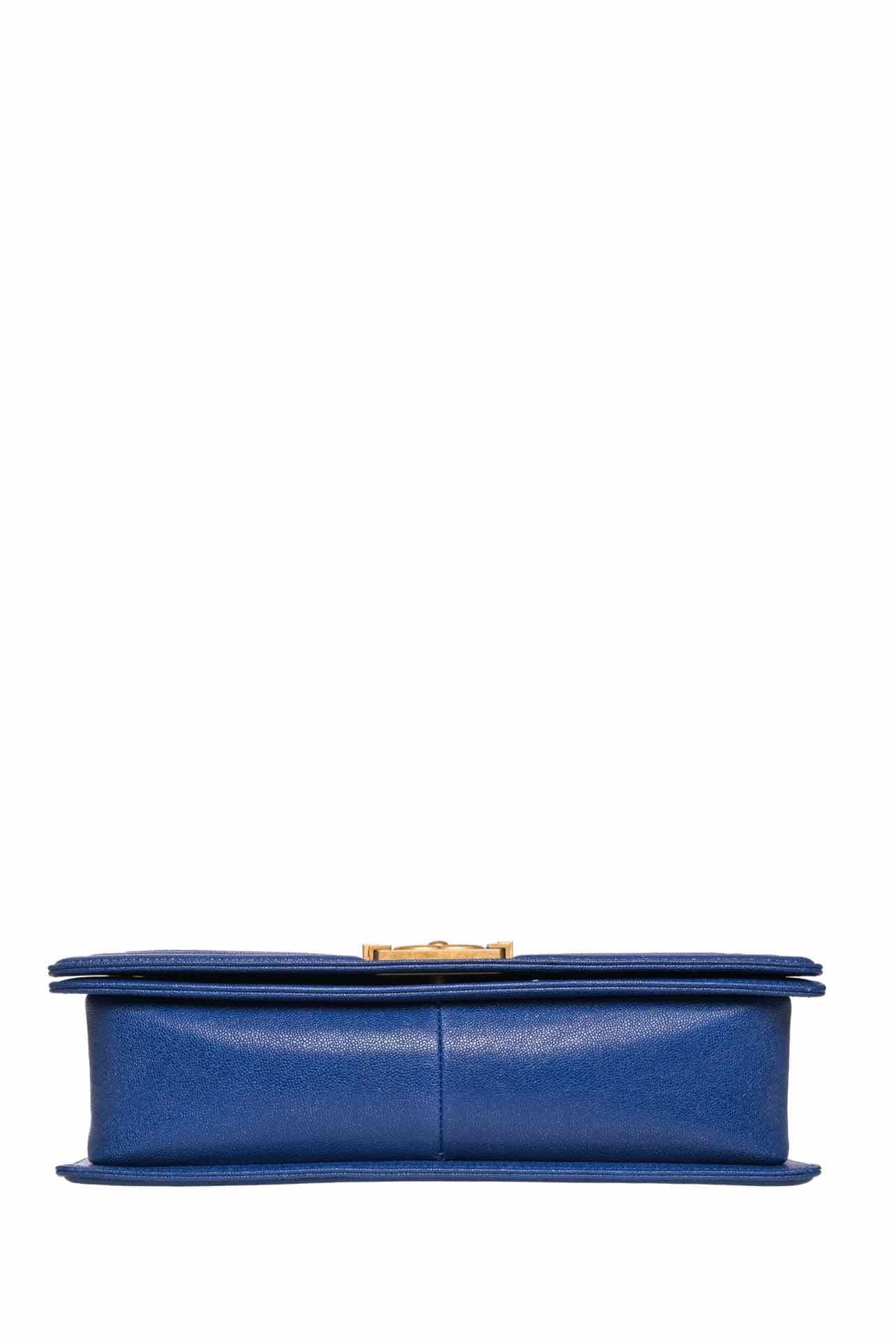 Chanel 2019 Caviar Quilted Medium Boy Shoulder Bag - Image 4