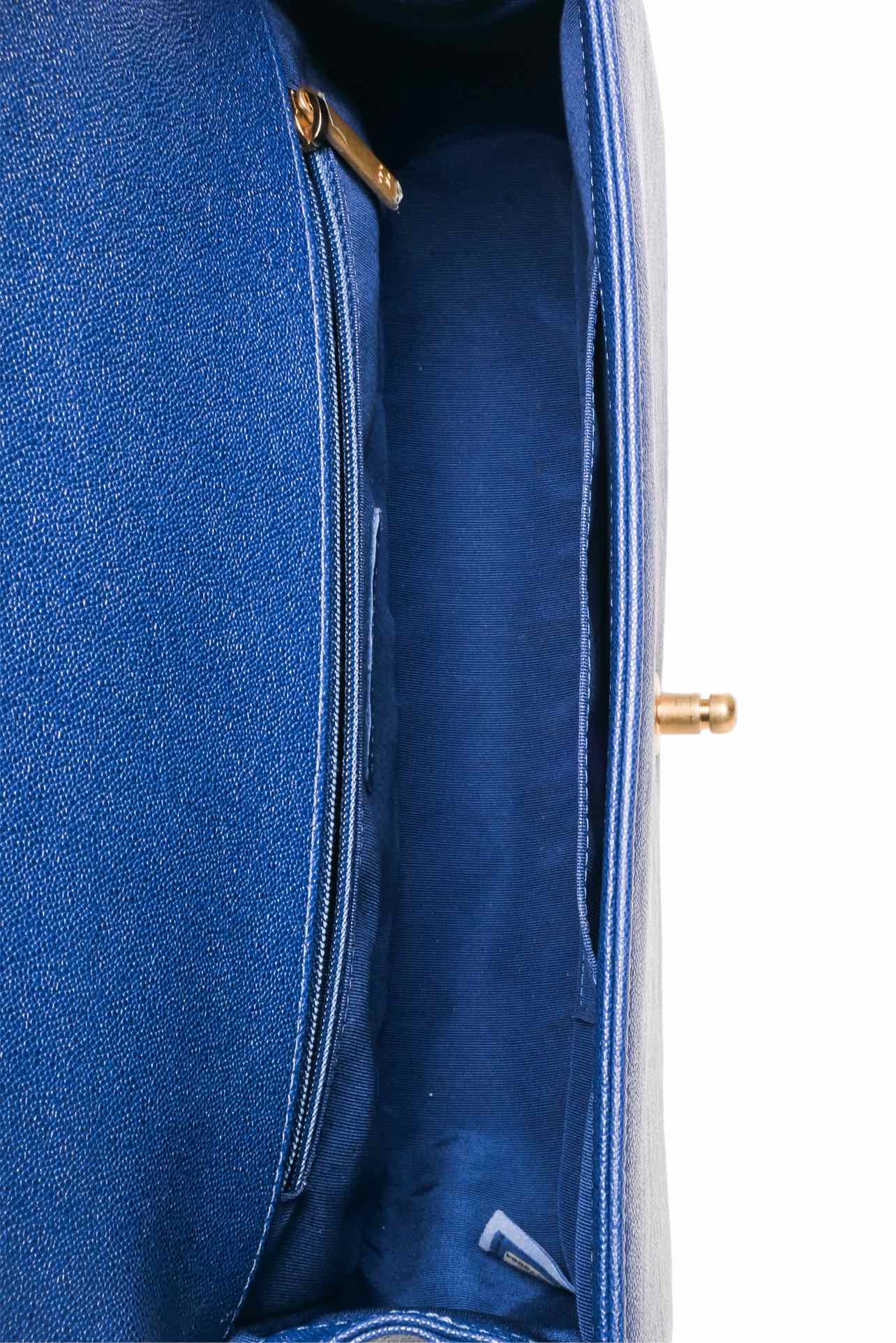 Chanel 2019 Caviar Quilted Medium Boy Shoulder Bag - Image 6