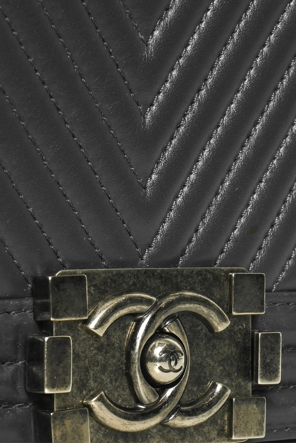 Chanel Chevron Quilted Lambskin New Medium Boy Bag Shoulder Bag - Image 5