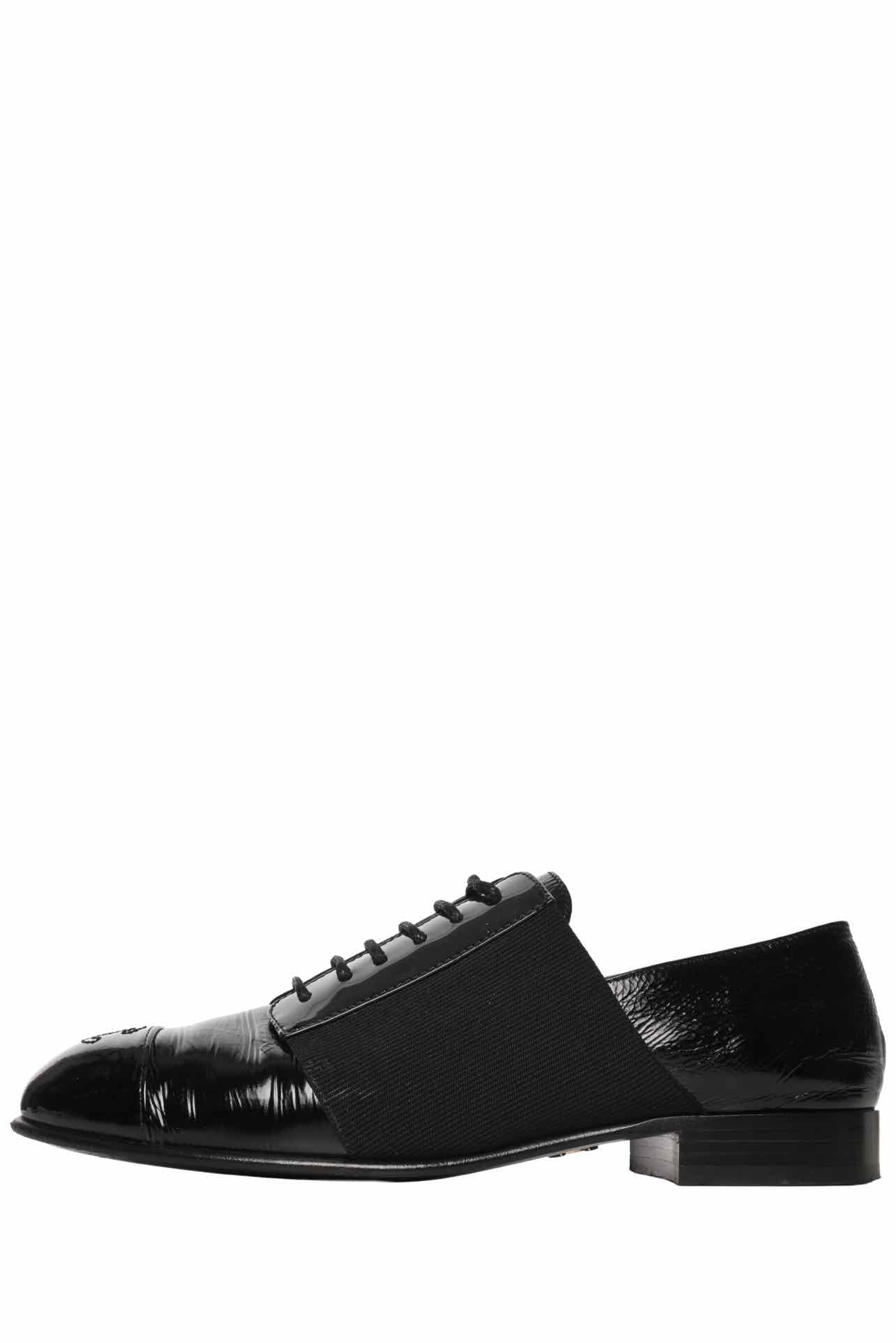 Chanel Size 35 Crinkle Leather Elastic Lace Up Cap Toe CC Loafers - Image 3