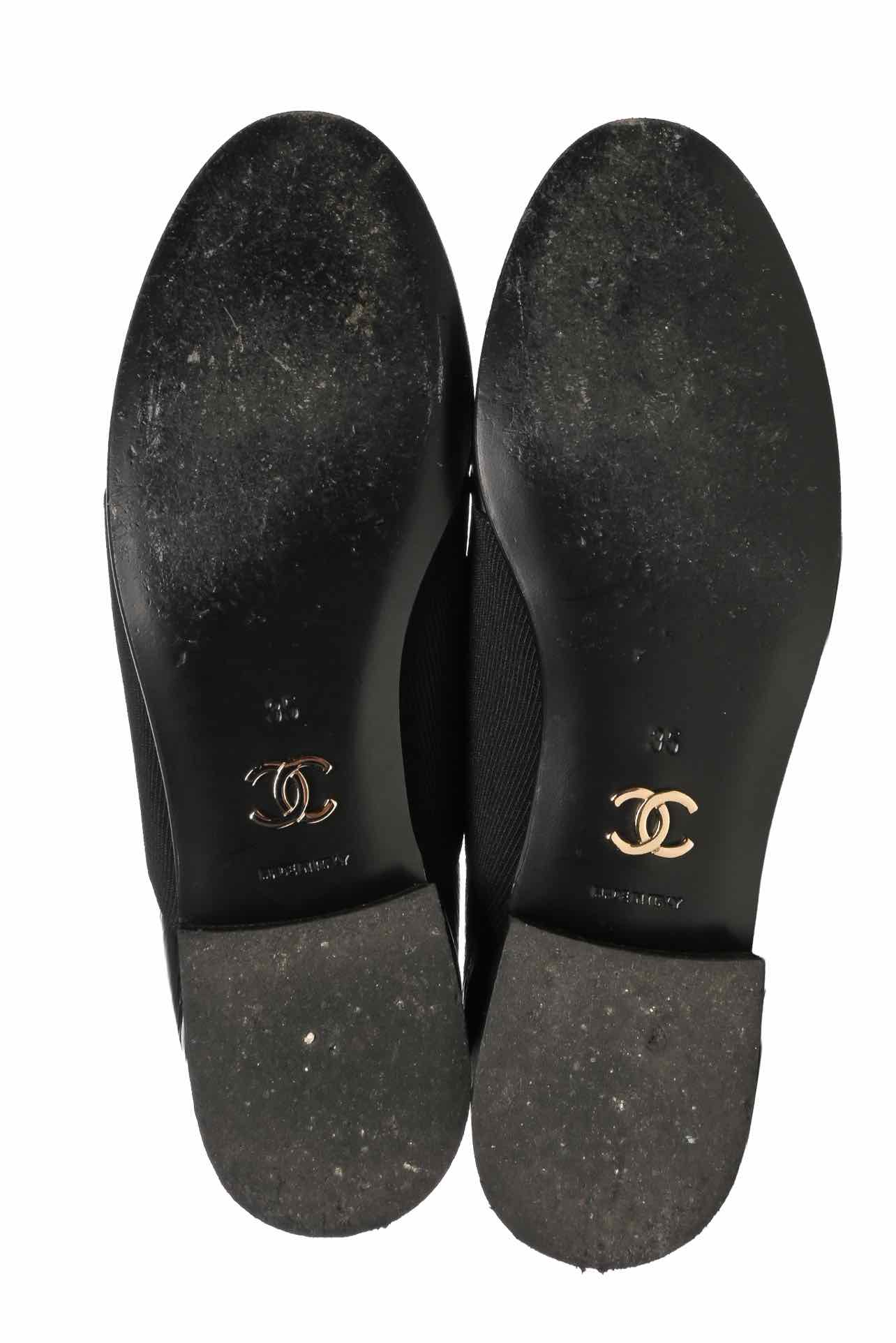 Chanel Size 35 Crinkle Leather Elastic Lace Up Cap Toe CC Loafers - Image 6