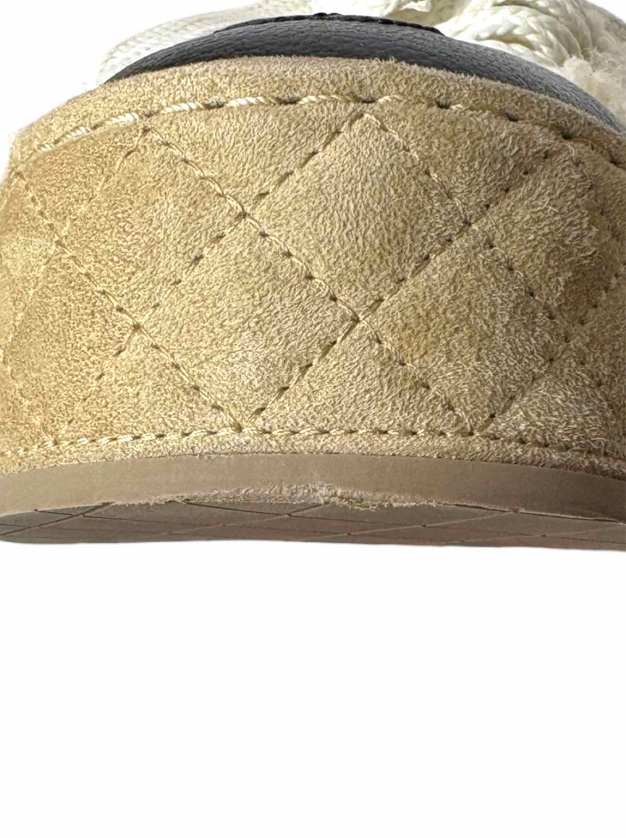 Chanel Size 36.5 Shearling & Leather Cap Toe CC Logo Sneaker - Image 7
