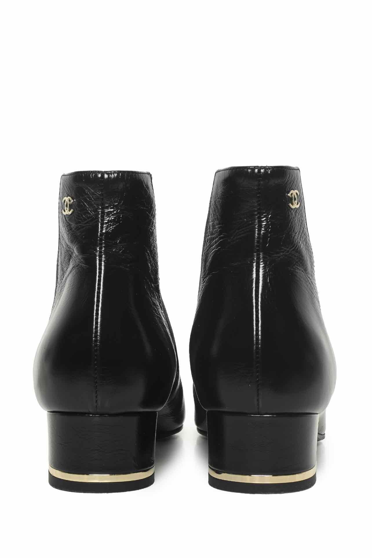 Chanel Size 36 Interlocking CC Soft Leather Chelsea Boots - Image 4