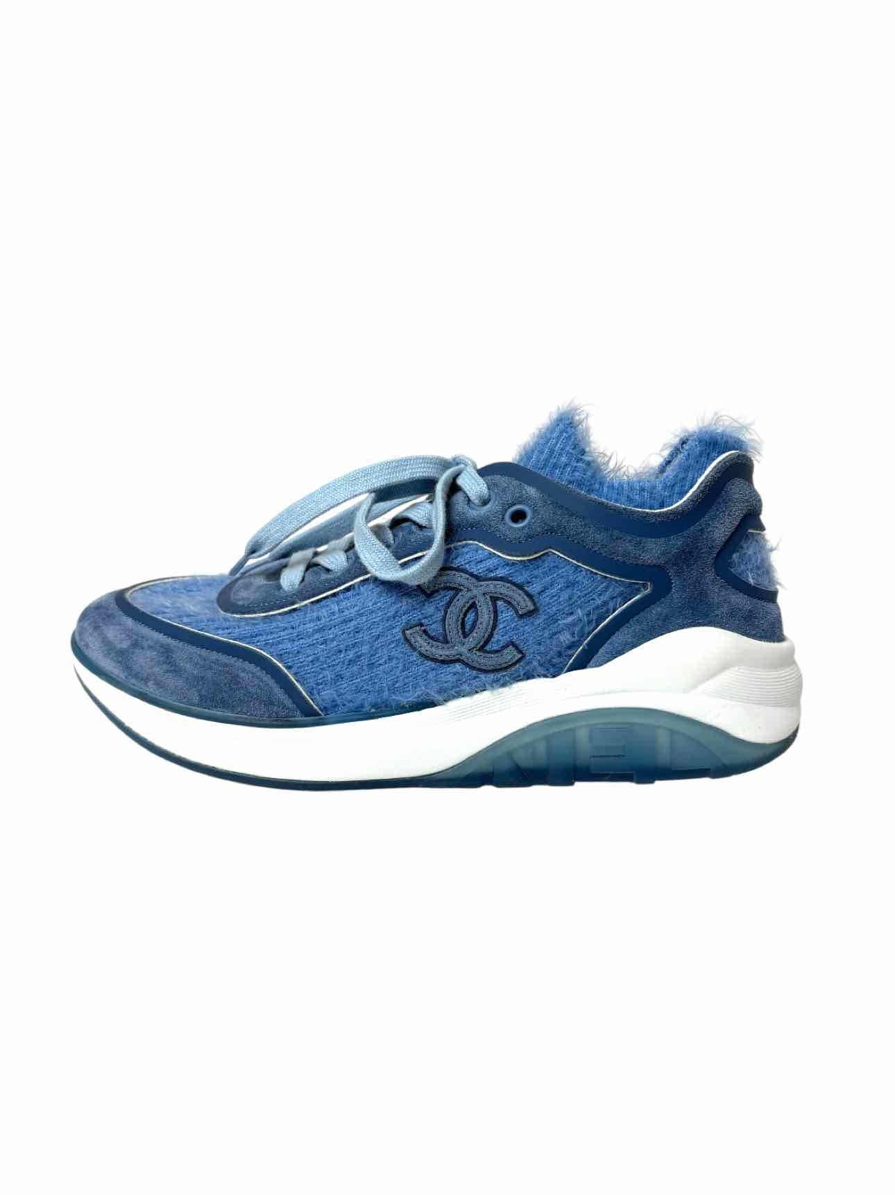 Chanel Size 37.5 Interlocking CC Logo Fabric & Suede Sneaker - Image 3