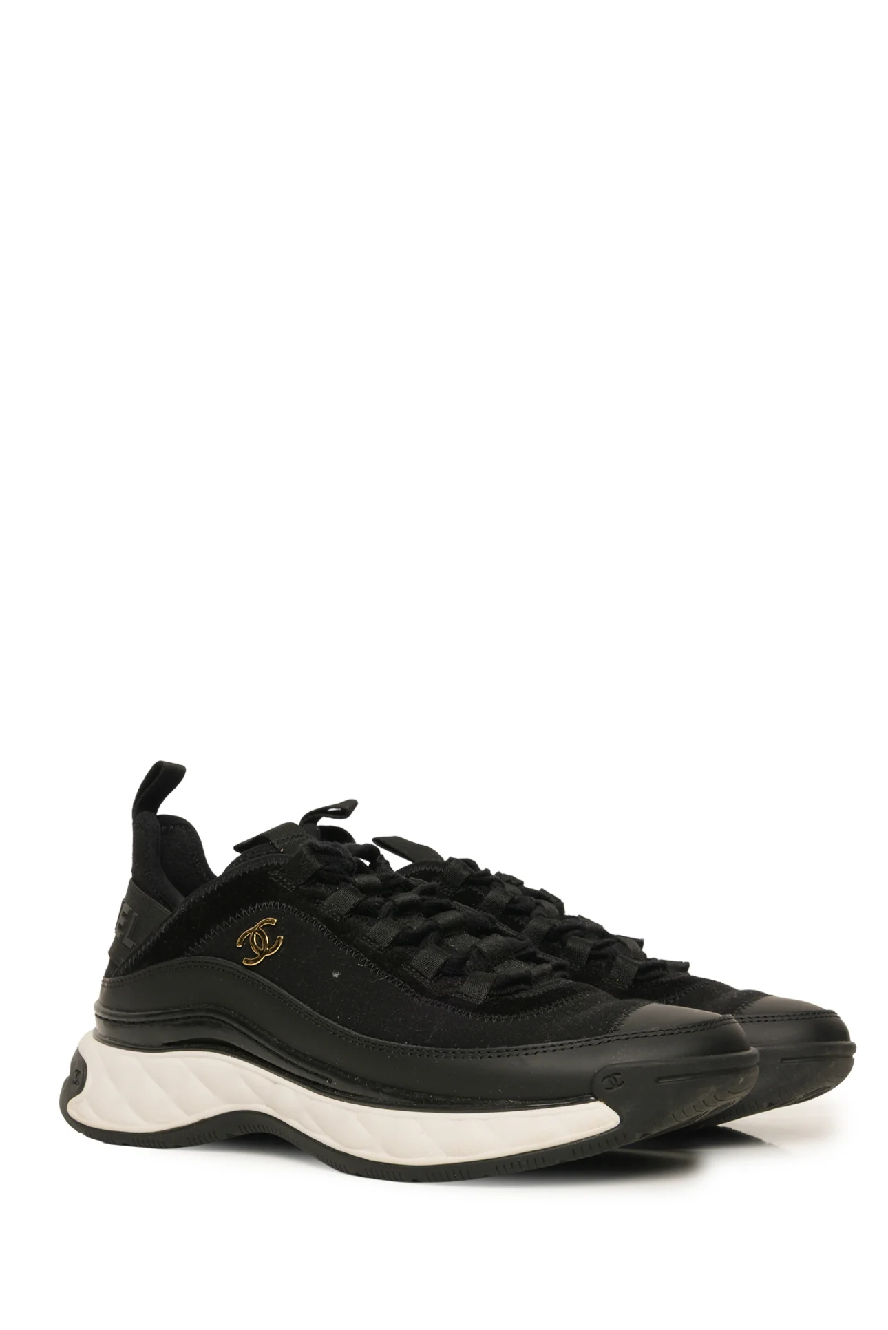 Chanel Size 37.5 Velvet Calfskin Mixed Fibers CC Sneaker - Image 2