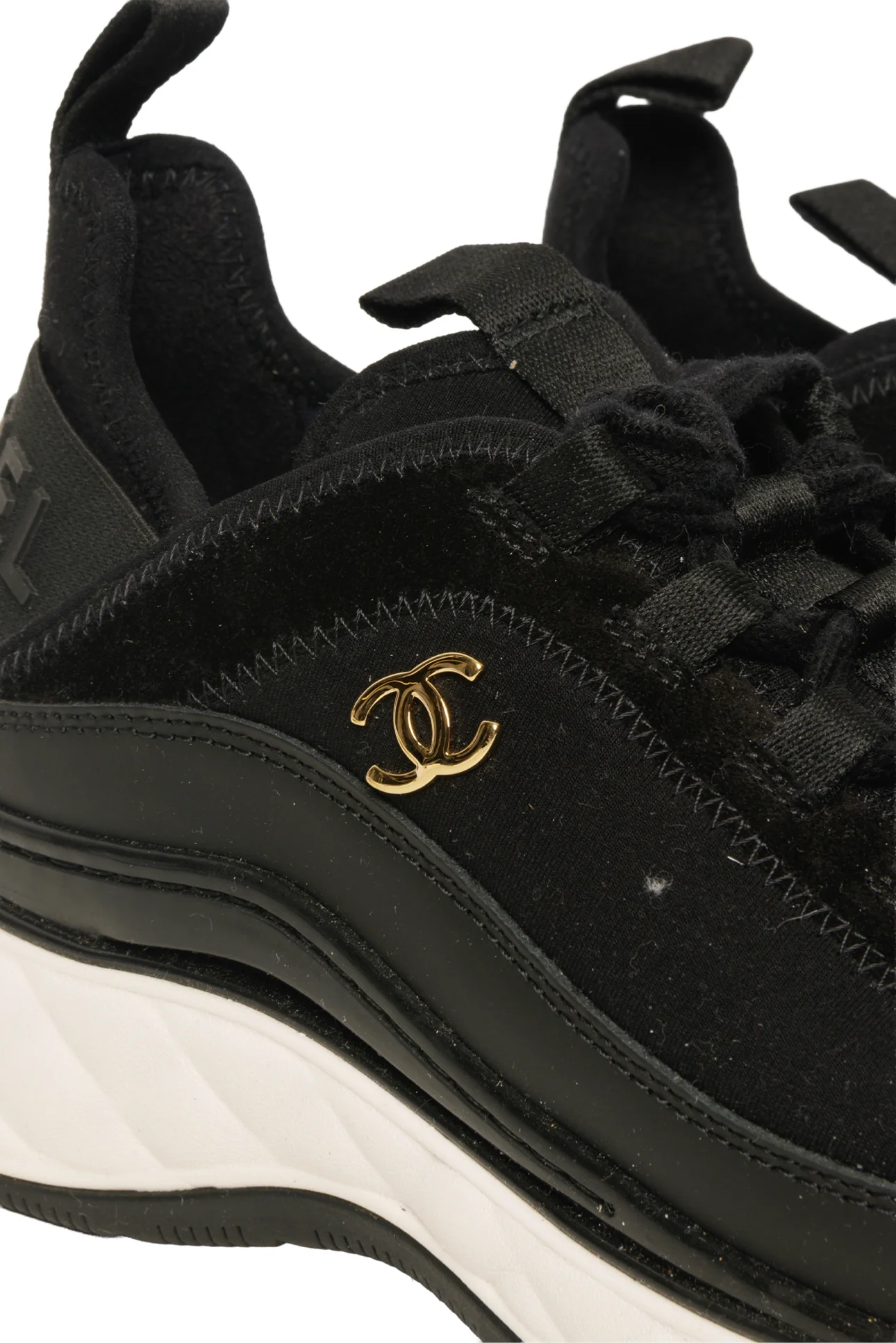 Chanel Size 37.5 Velvet Calfskin Mixed Fibers CC Sneaker - Image 5