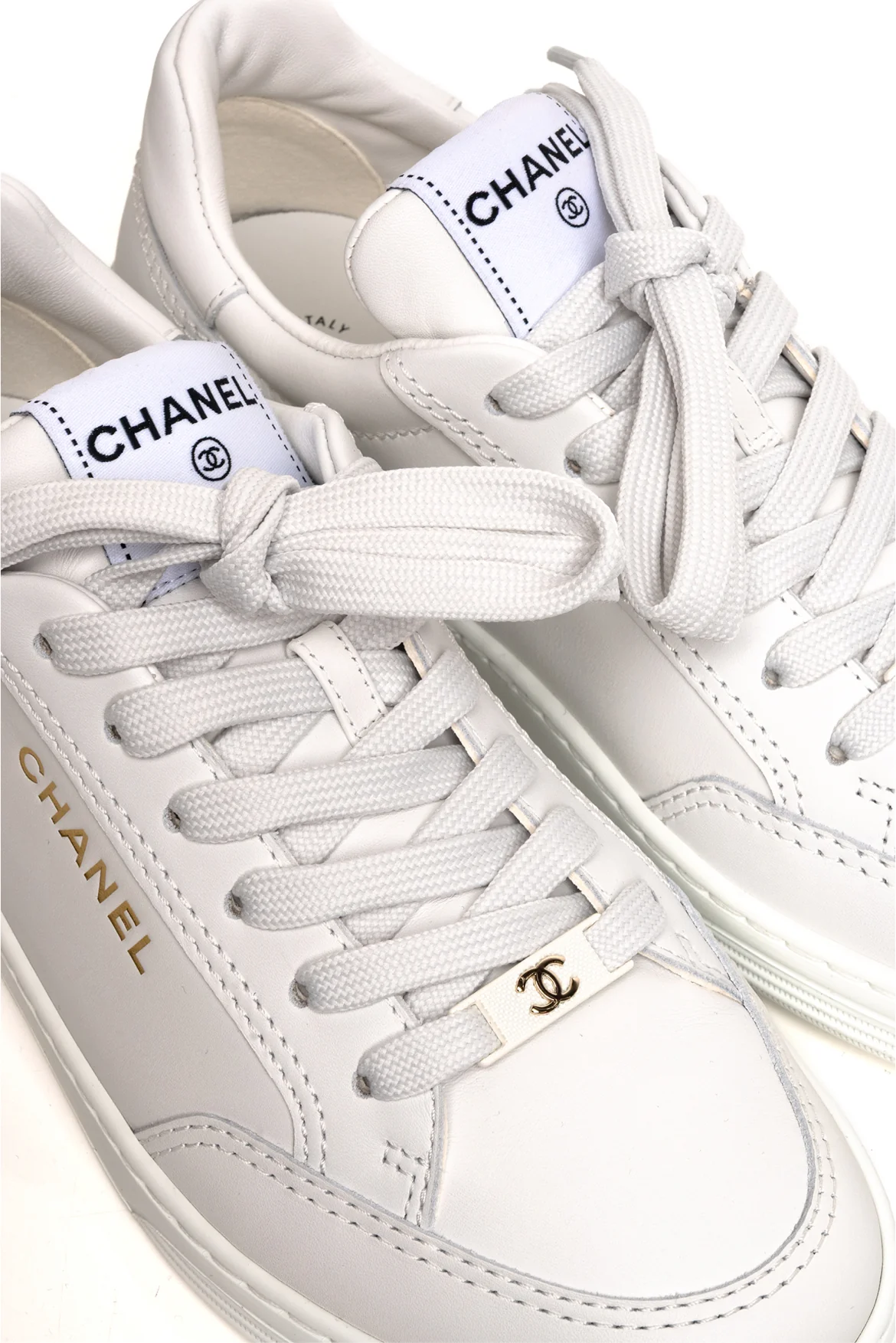 Chanel Size 37 CC Leather Sneaker - Image 5