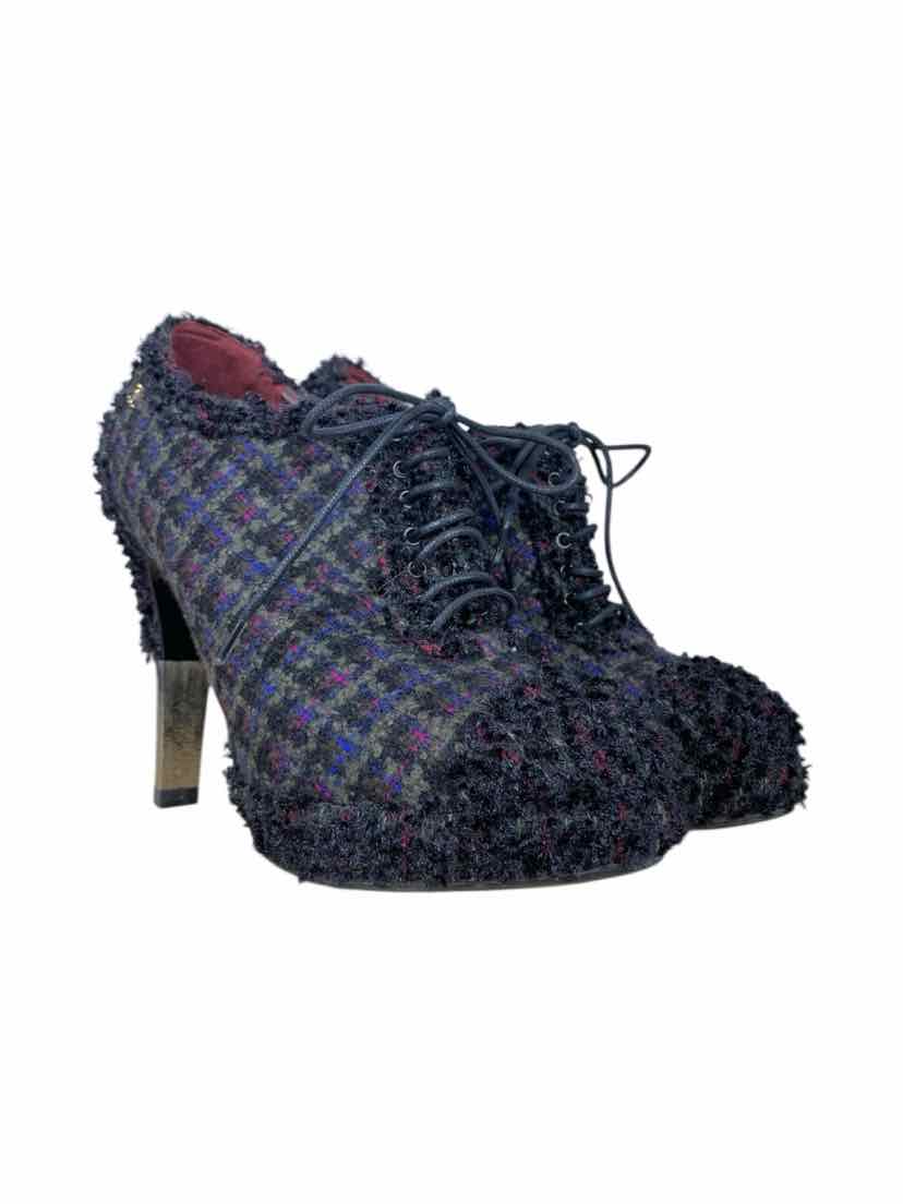 Chanel Size 37 Tweed Lace Up Ankle Boots - Image 2