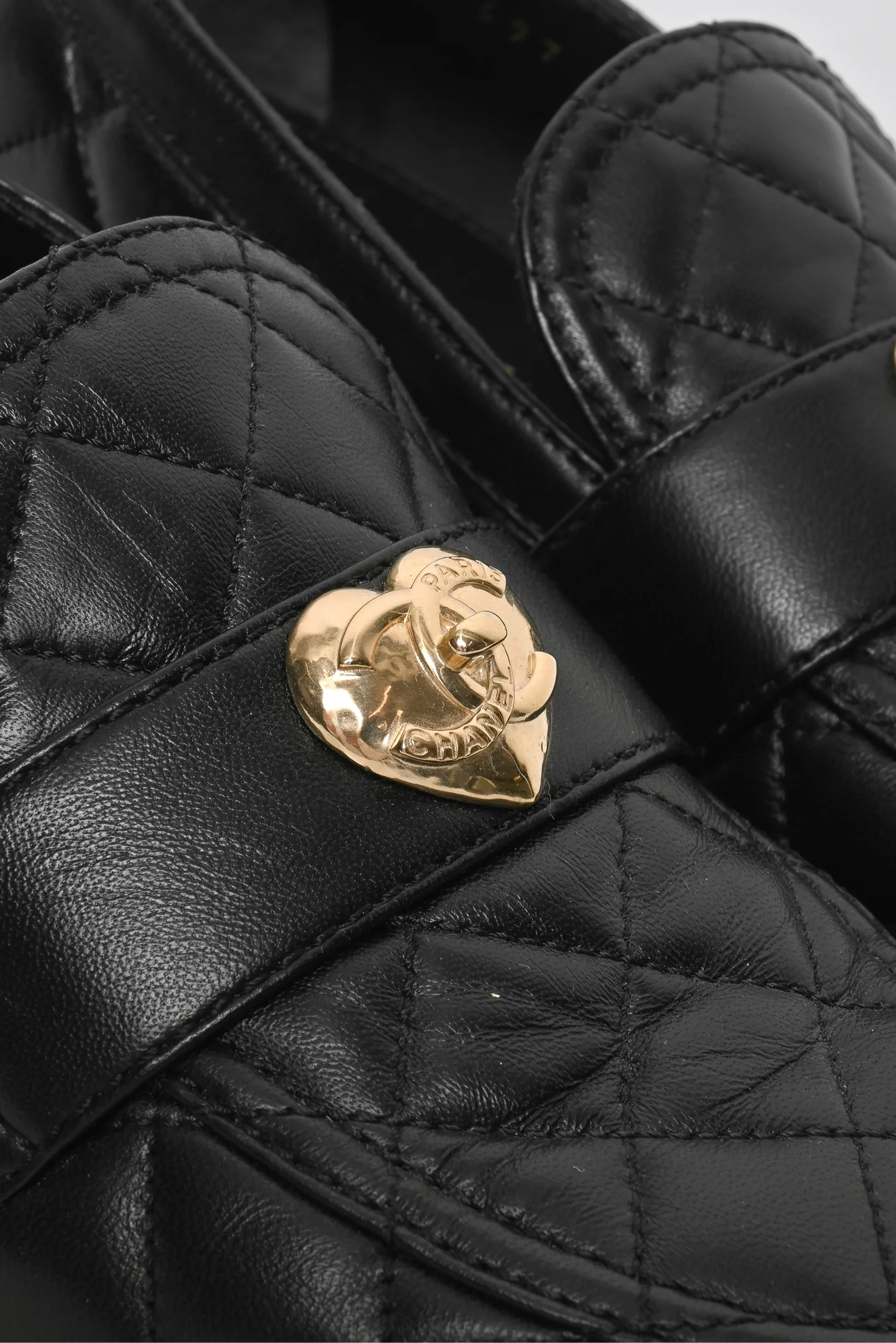 Chanel Size 38.5 Lambskin Quilted CC Heart Loafers - Image 6