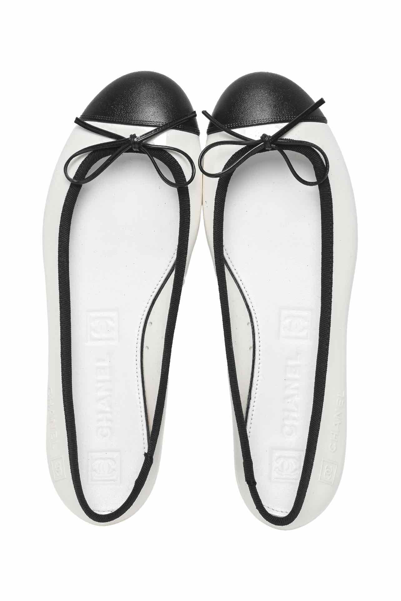 Chanel Size 38 Rubber & Leather CC Cap Ballet Flats - Image 6
