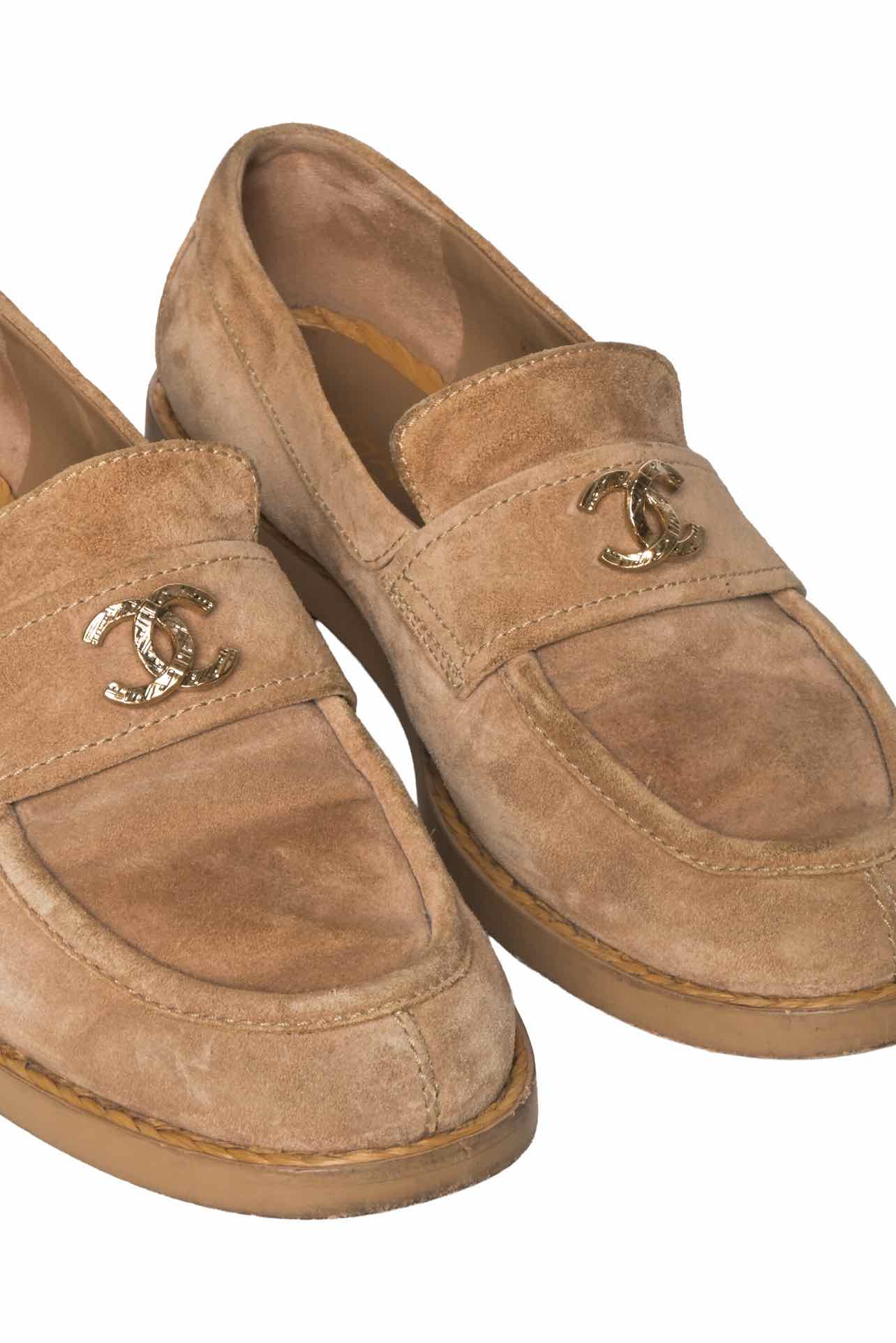 Chanel Size 39.5 2022 CC Suede Loafers - Image 4