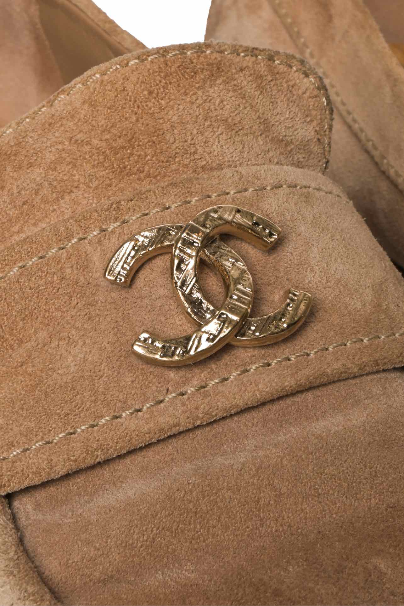 Chanel Size 39.5 2022 CC Suede Loafers - Image 5