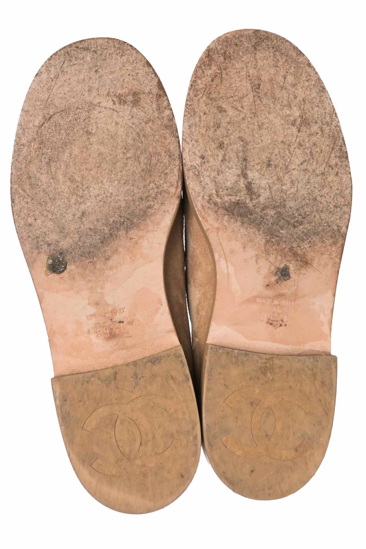Chanel Size 39.5 2022 CC Suede Loafers - Image 7
