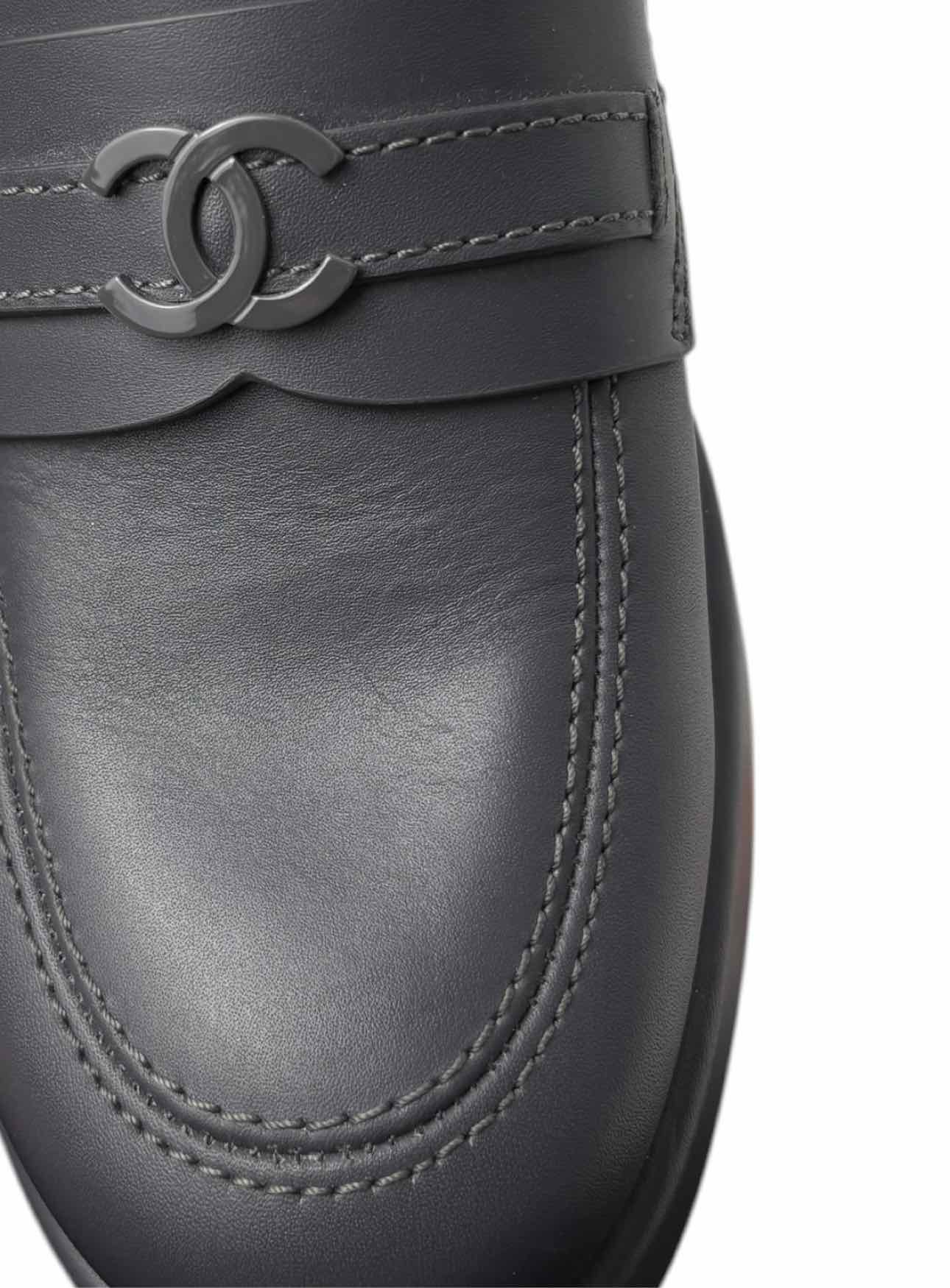 Chanel Size 39.5 Leather Platform CC Logo Loafers - Image 11