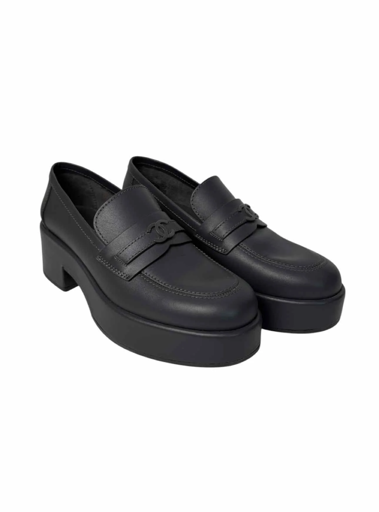 Chanel Size 39.5 Leather Platform CC Logo Loafers - Image 2