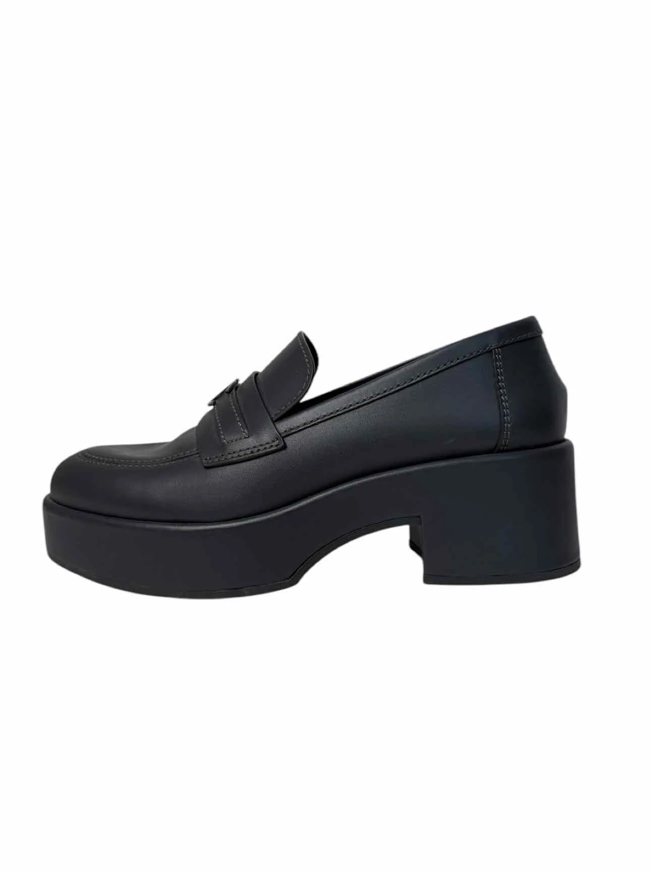 Chanel Size 39.5 Leather Platform CC Logo Loafers - Image 3