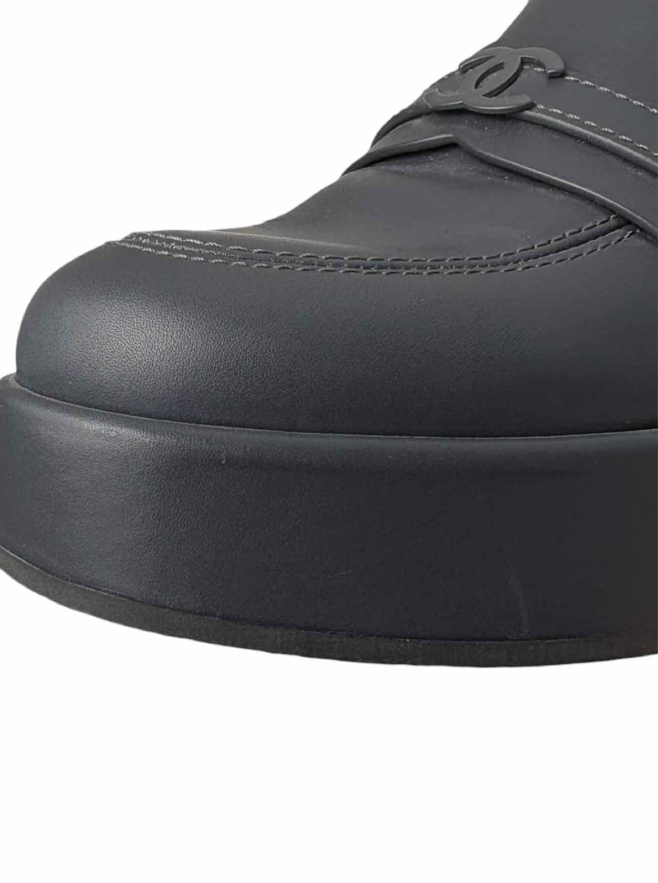 Chanel Size 39.5 Leather Platform CC Logo Loafers - Image 8