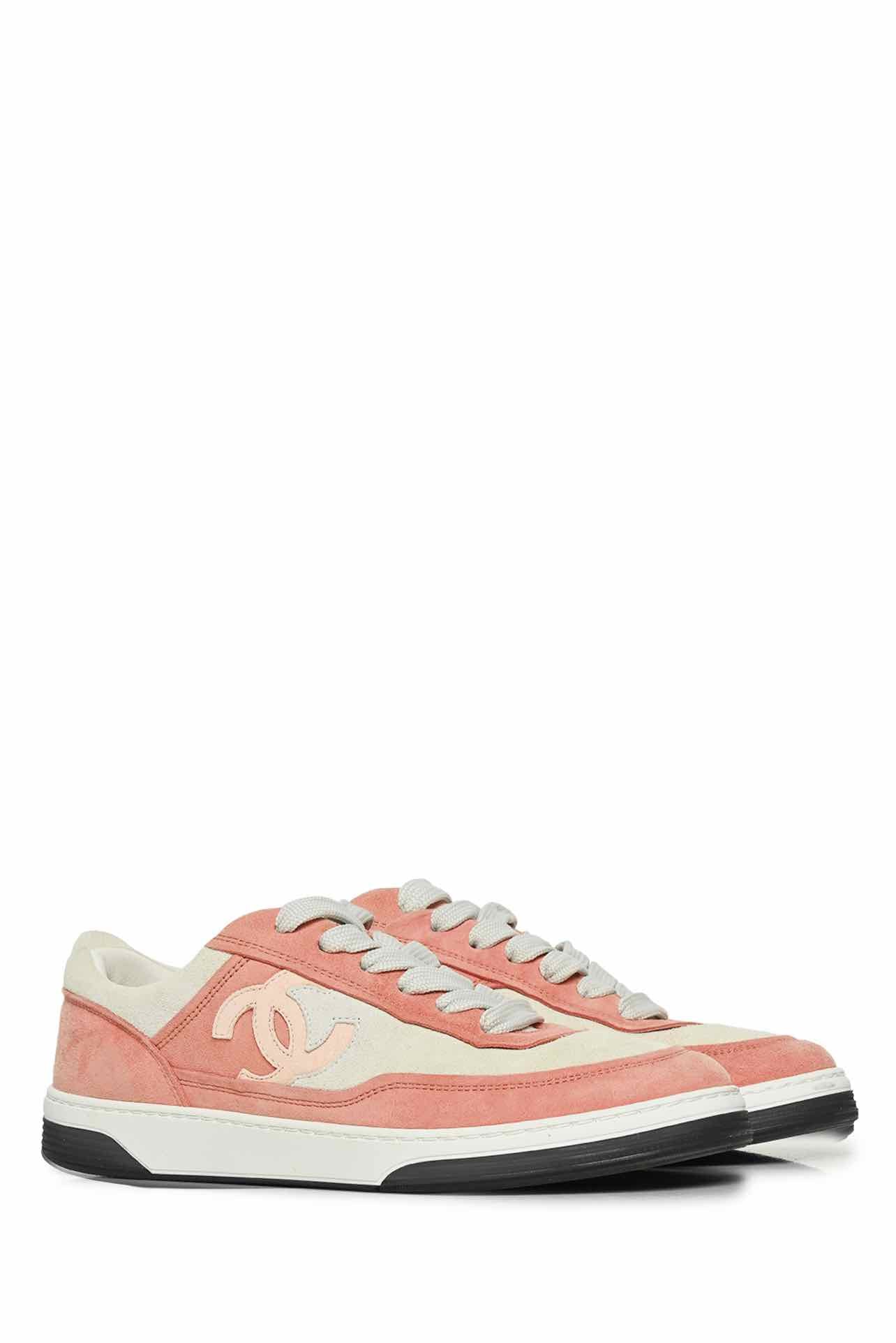 Chanel Size 39 CC Logo Suede Sneaker - Image 2