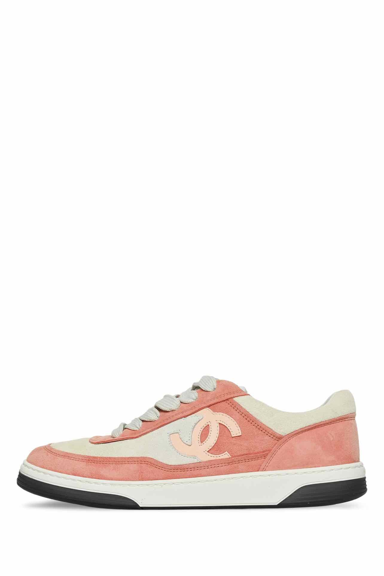 Chanel Size 39 CC Logo Suede Sneaker - Image 3