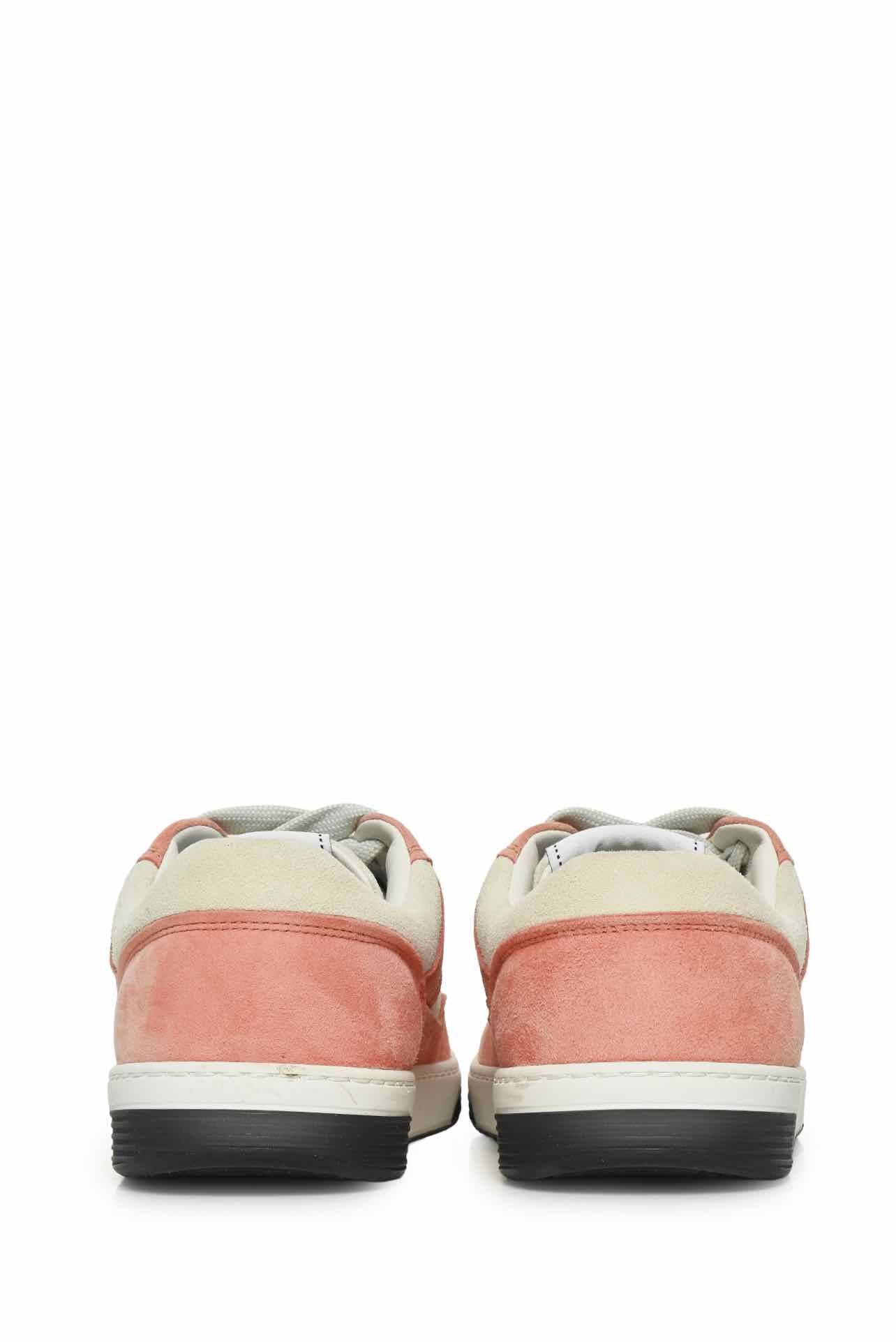 Chanel Size 39 CC Logo Suede Sneaker - Image 4