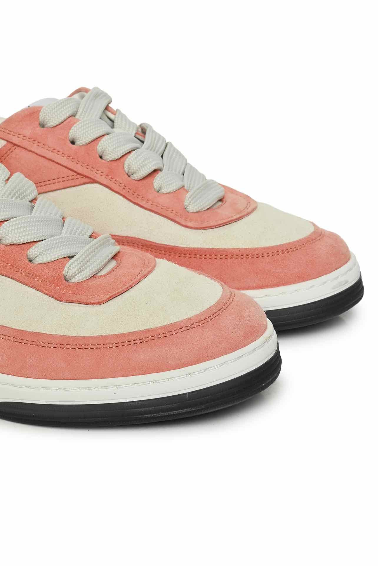 Chanel Size 39 CC Logo Suede Sneaker - Image 5