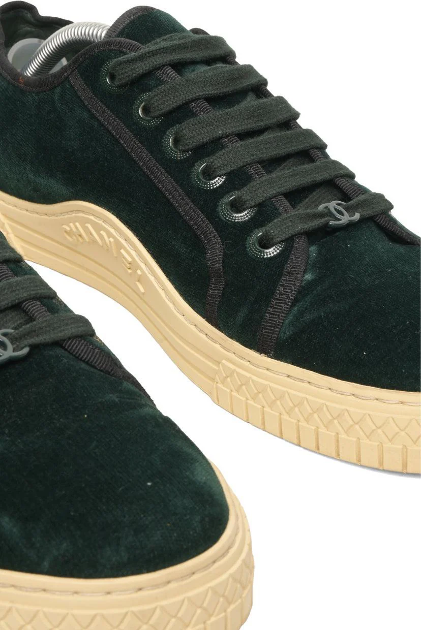 Chanel Size 39 Interlocking Logo Velvet Sneakers - Image 3