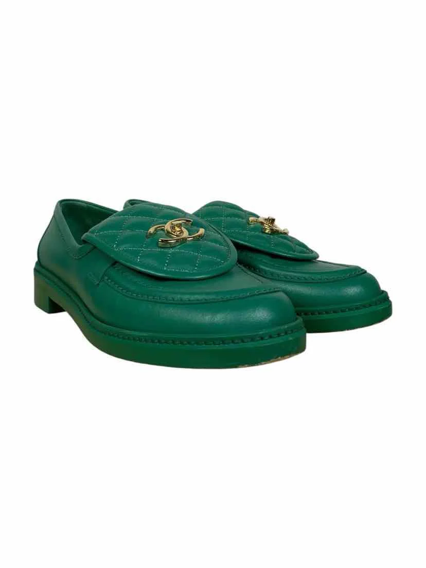 Chanel Size 39 Quilted Turnlock CC Loafers - Image 2