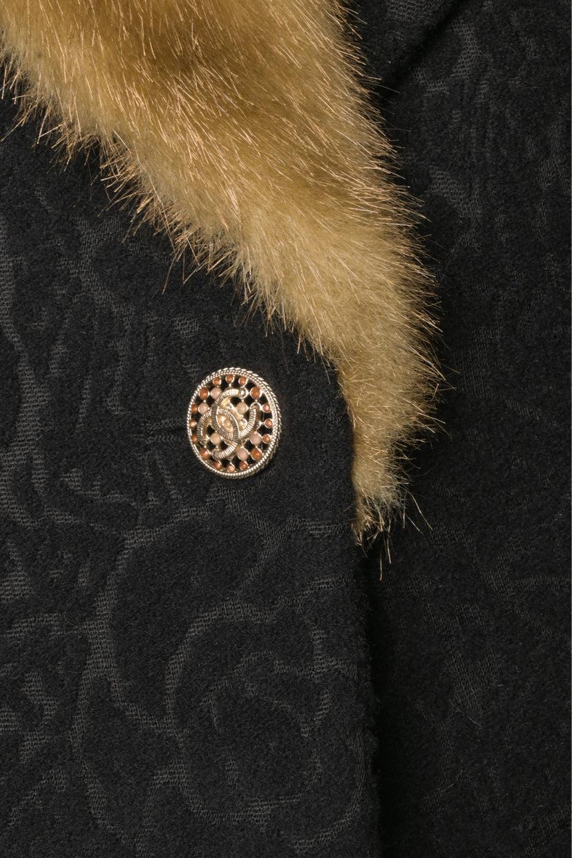 Chanel Size 40 Faux Fur Camellia Pattern Jacket - Image 4