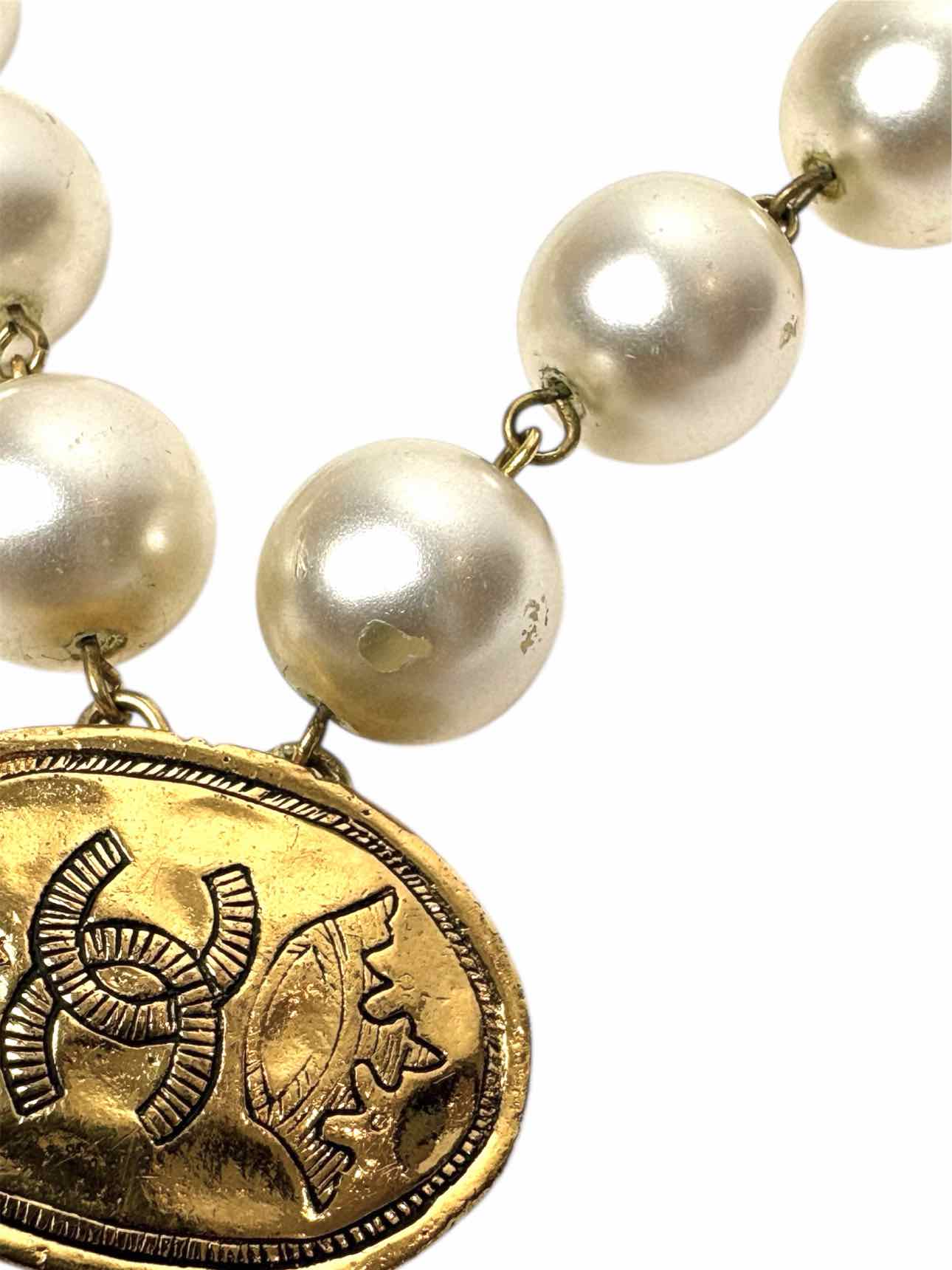 Chanel Vintage Faux Pearl Bracelet - Image 4