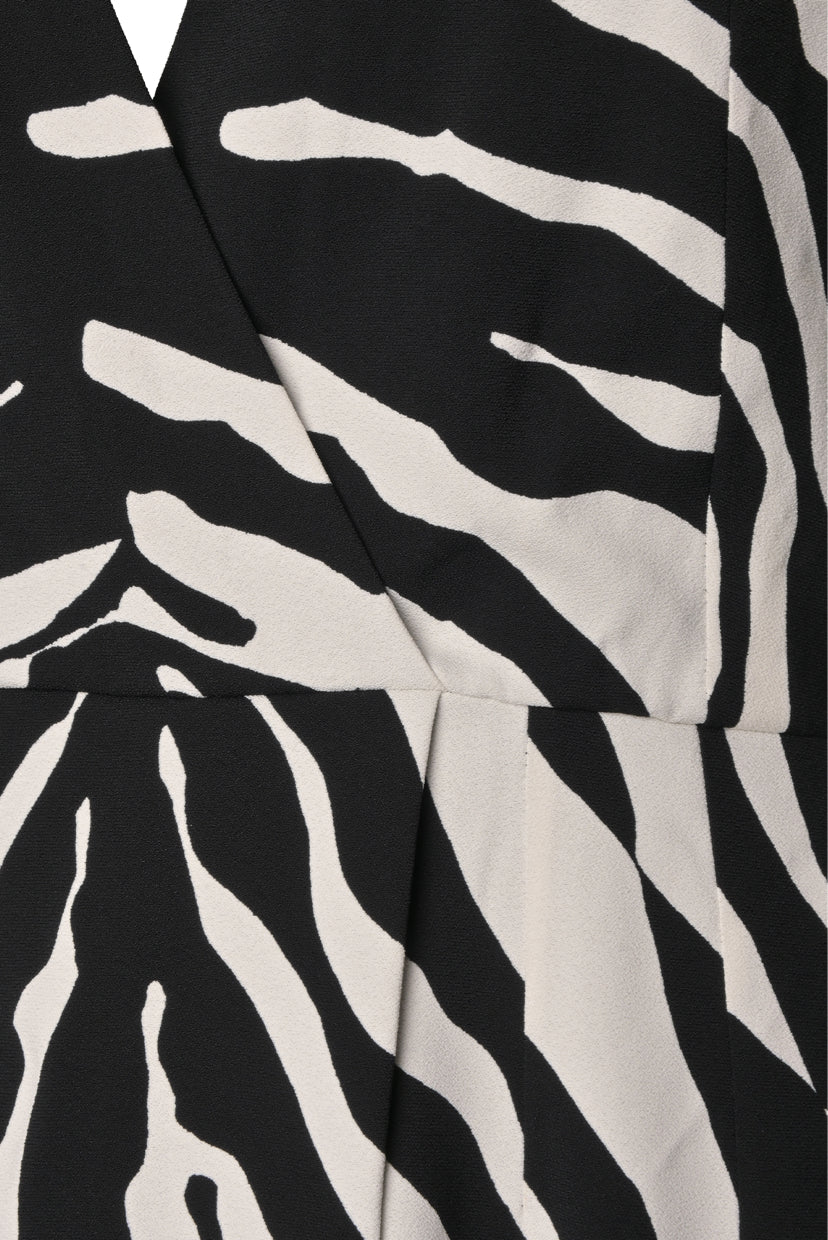 Dolce & Gabbana Size 42 Zebra-Printed V-Neck Midi Dress - Image 4