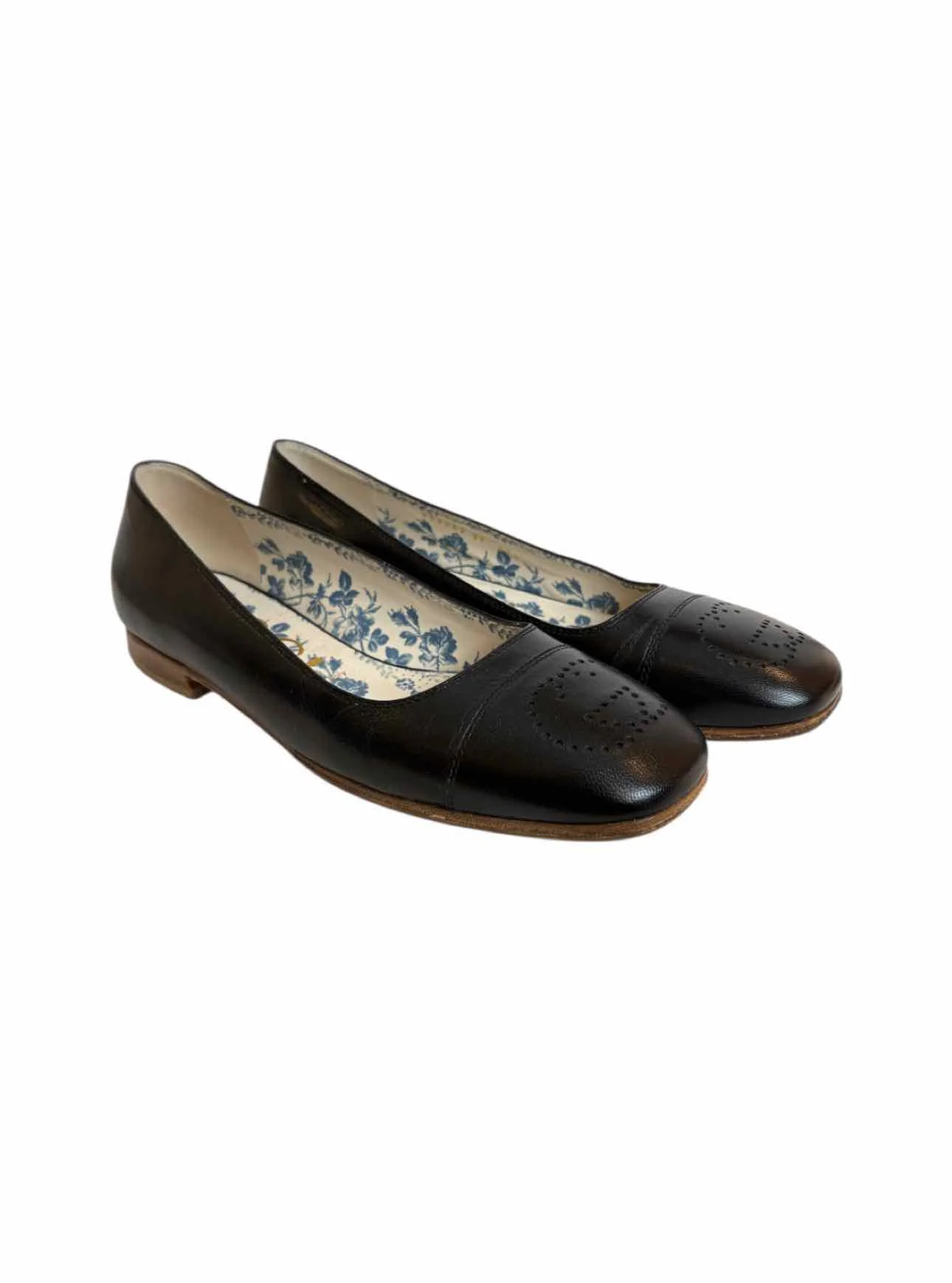 Gucci Size 39 Perforated GG Logo Flats - Image 2