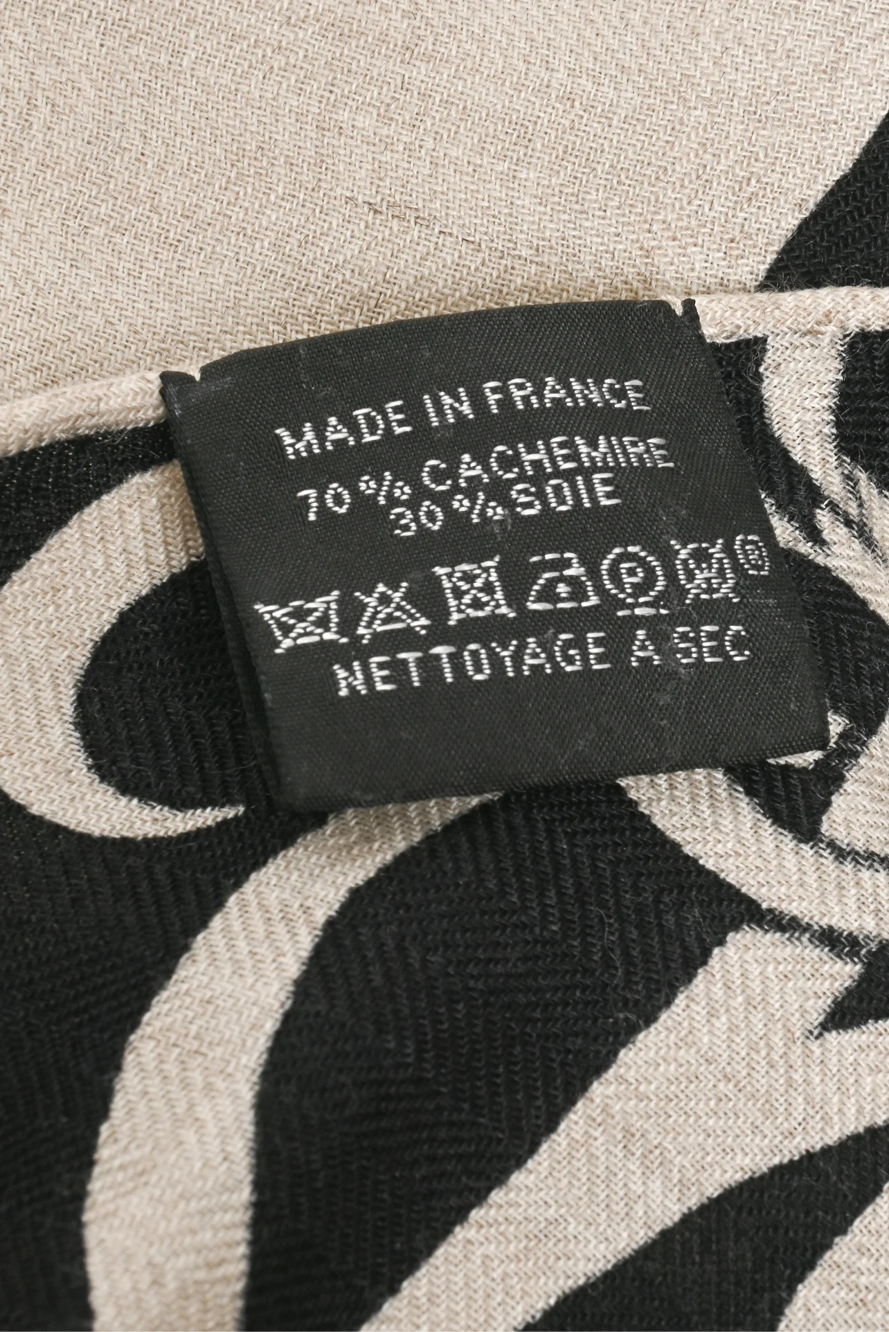 Hermes Ex-Libris Giant Cashmere & Silk Blend Triangle Shawl - Image 4