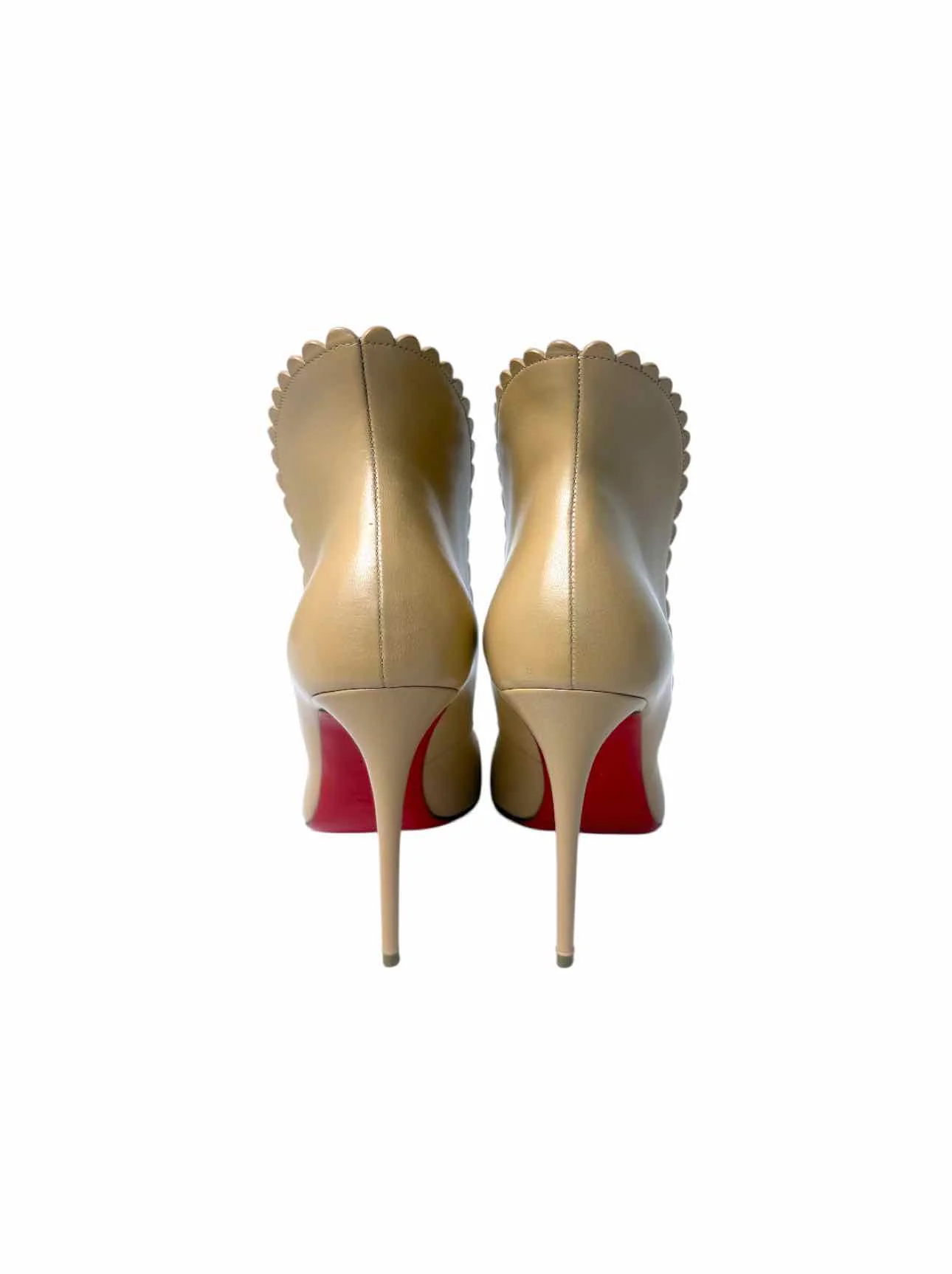 Louboutin Size 38.5 Pijonina Scalloped Leather Pumps - Image 4