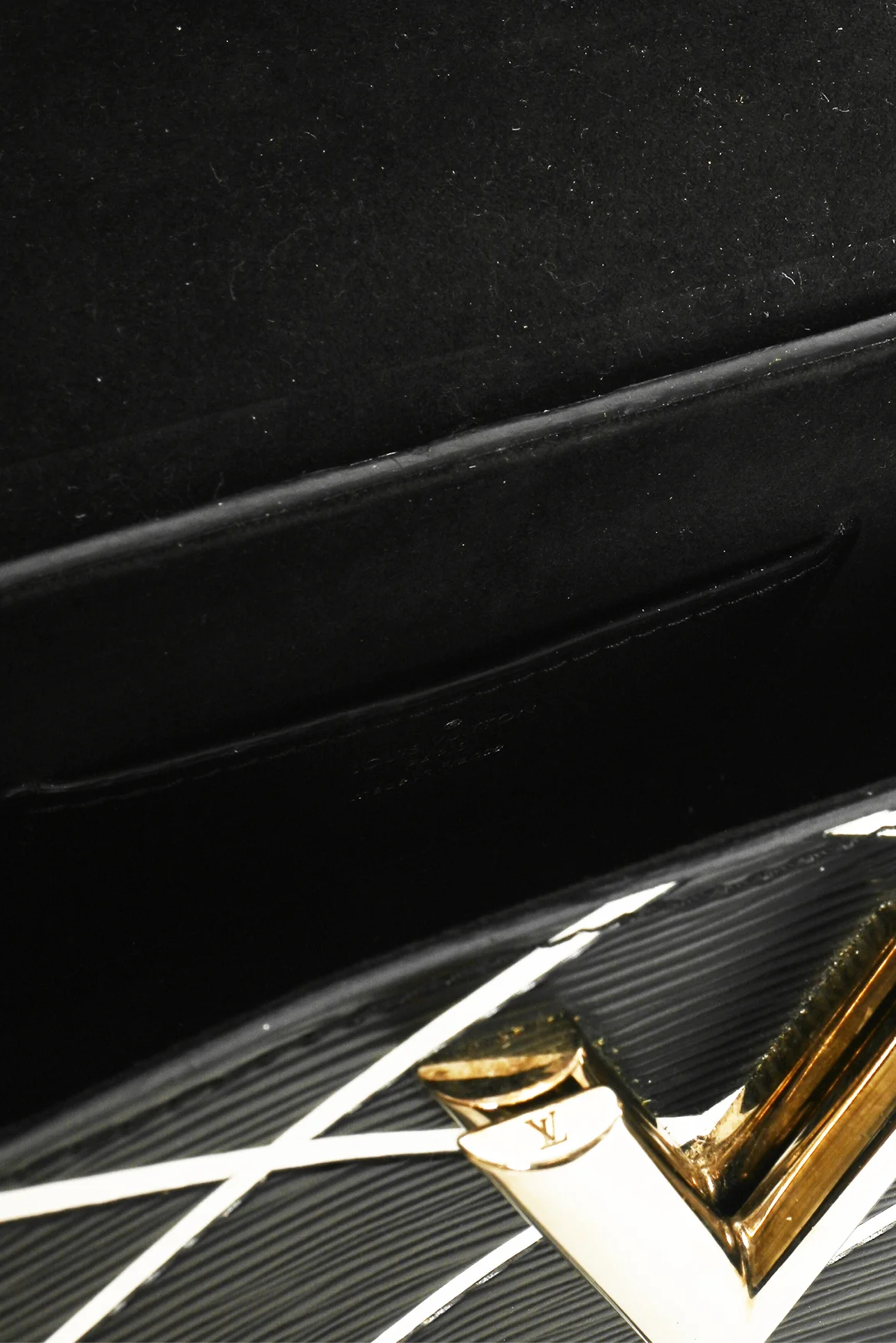 Louis Vuitton 2015 Epi Malletage Twist PM Shoulder Bag - Image 7